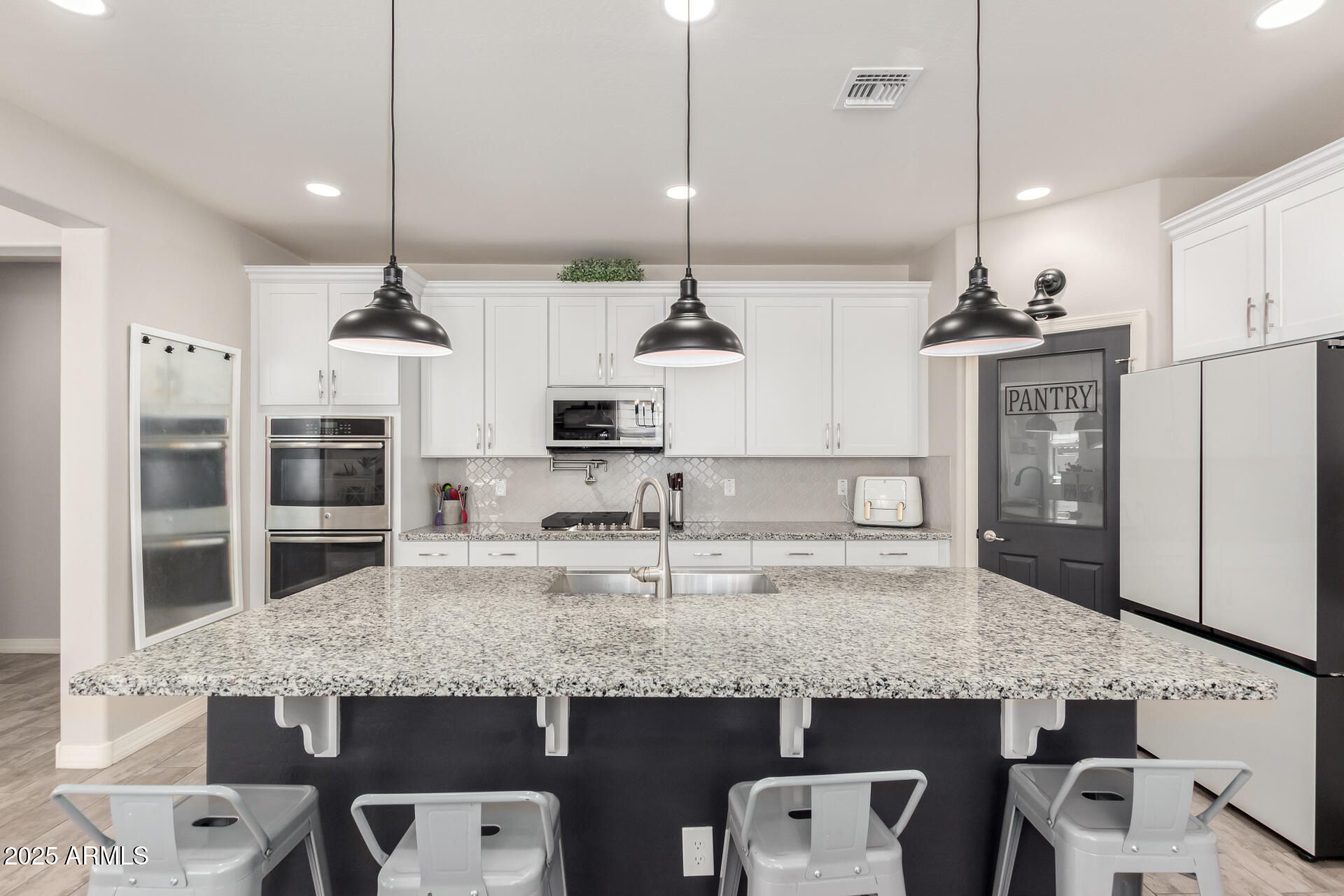 10043 W FOOTHILL Drive