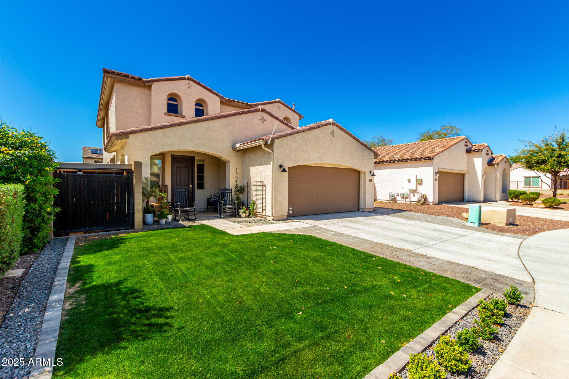 10043 W FOOTHILL Drive