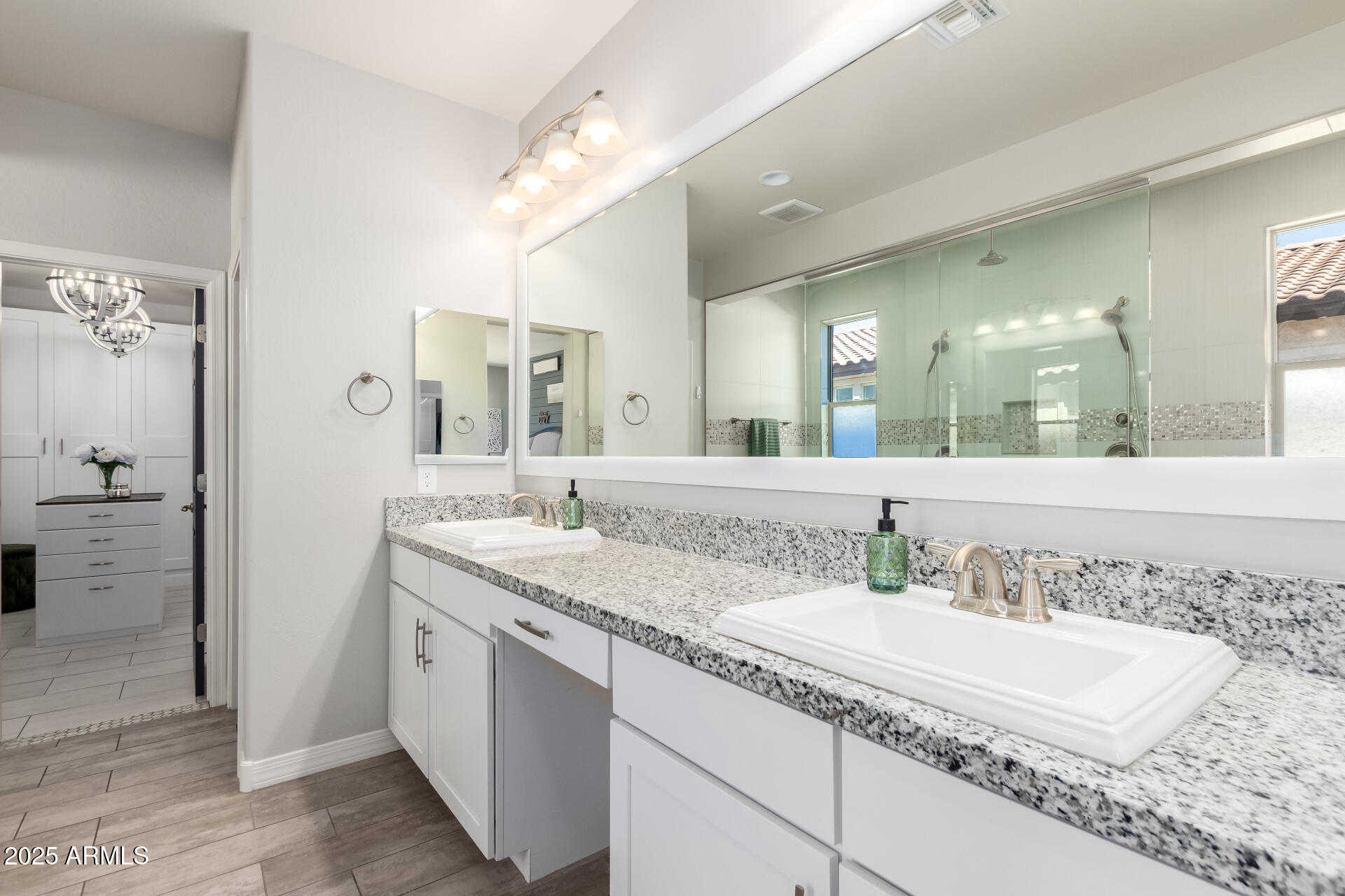 10043 W FOOTHILL Drive