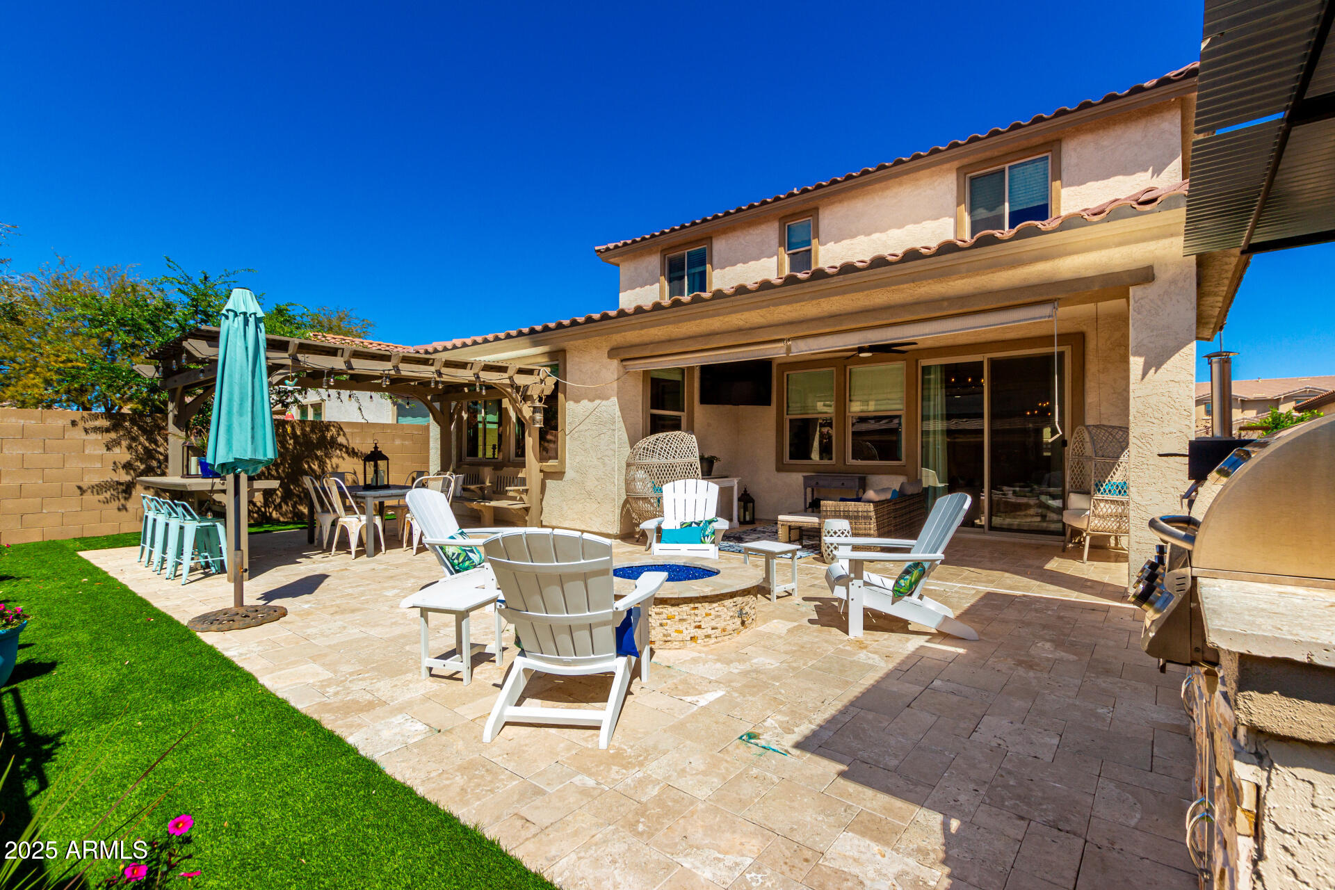 10043 W FOOTHILL Drive