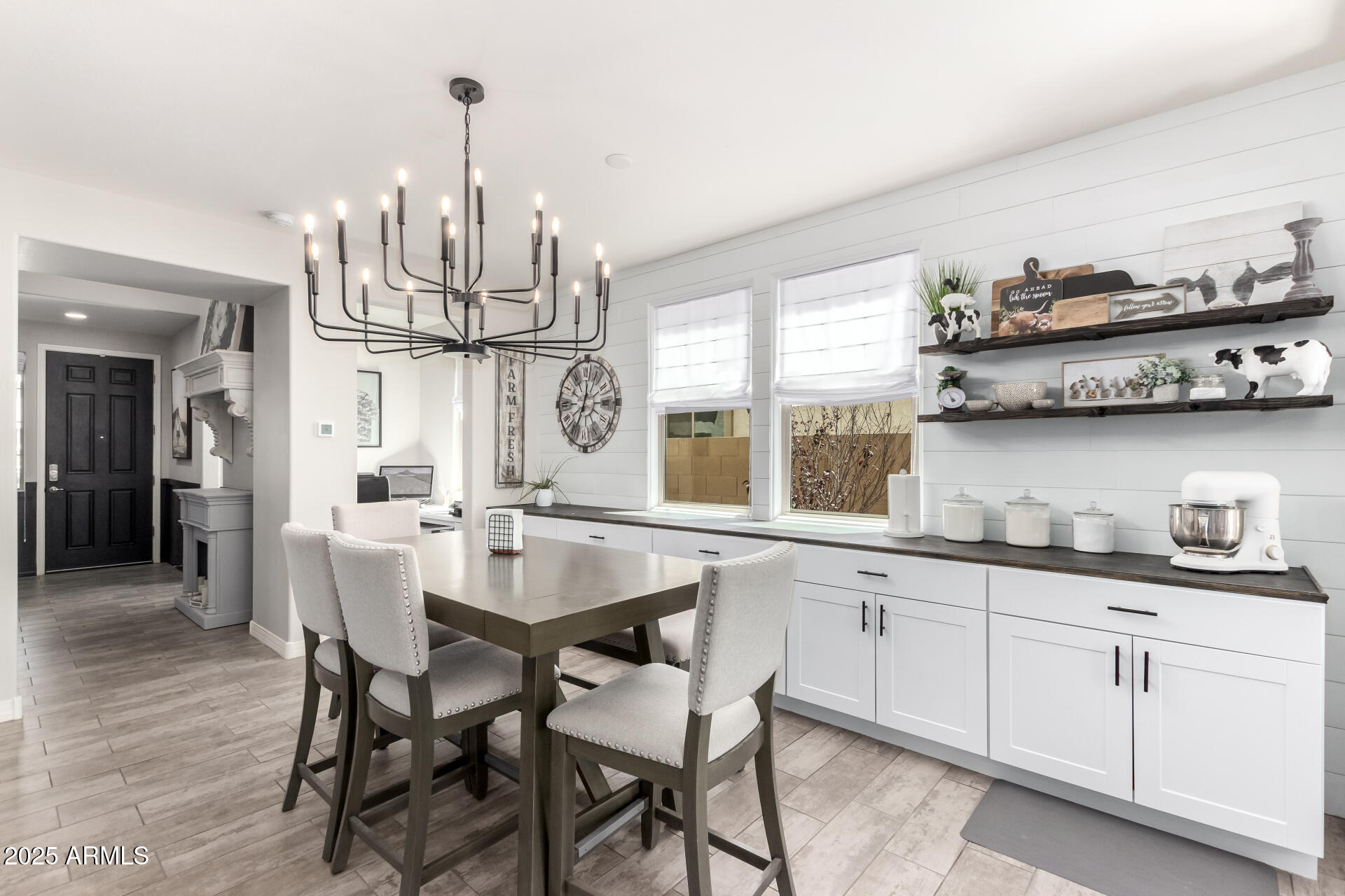 10043 W FOOTHILL Drive