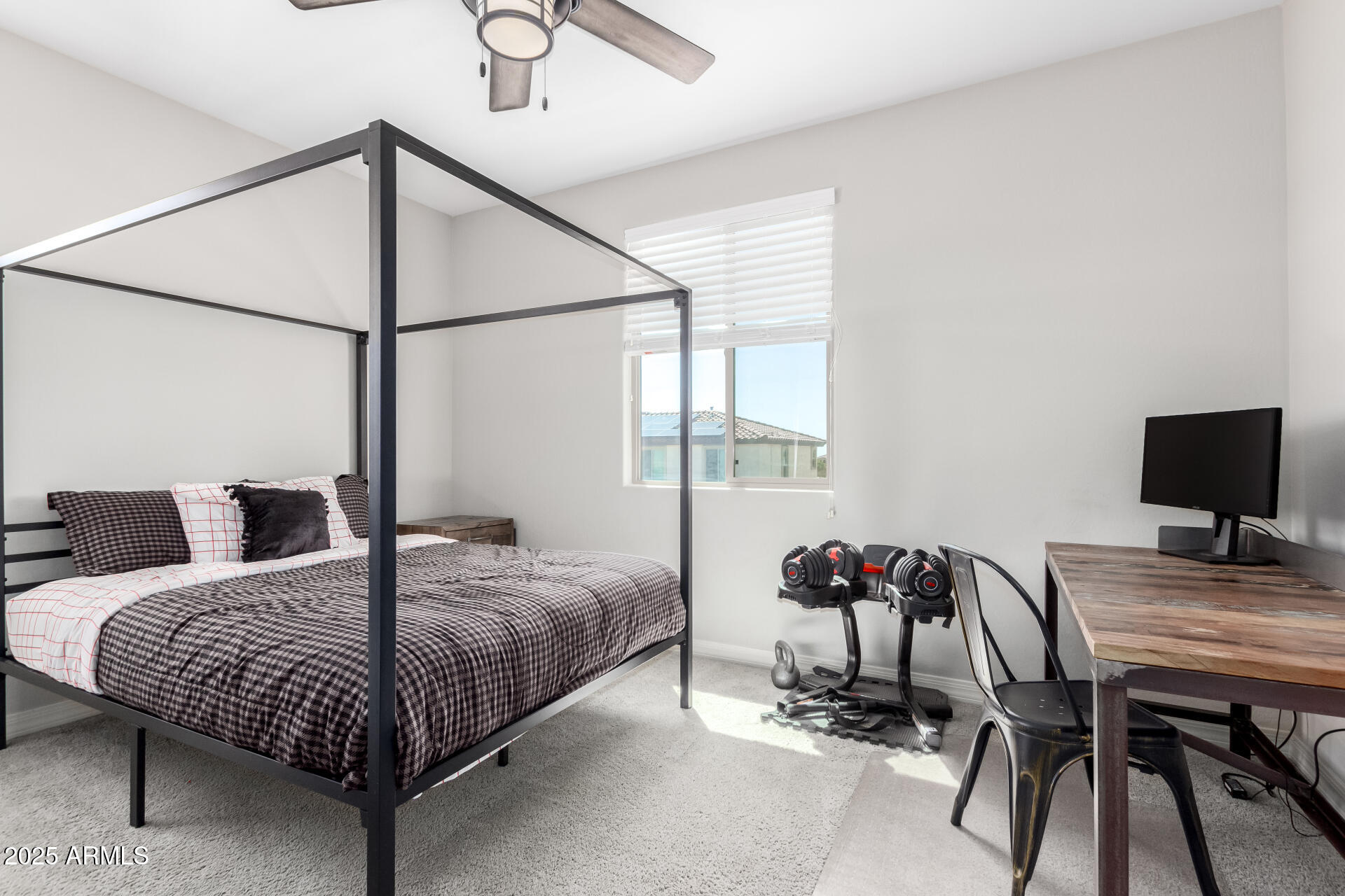 10043 W FOOTHILL Drive