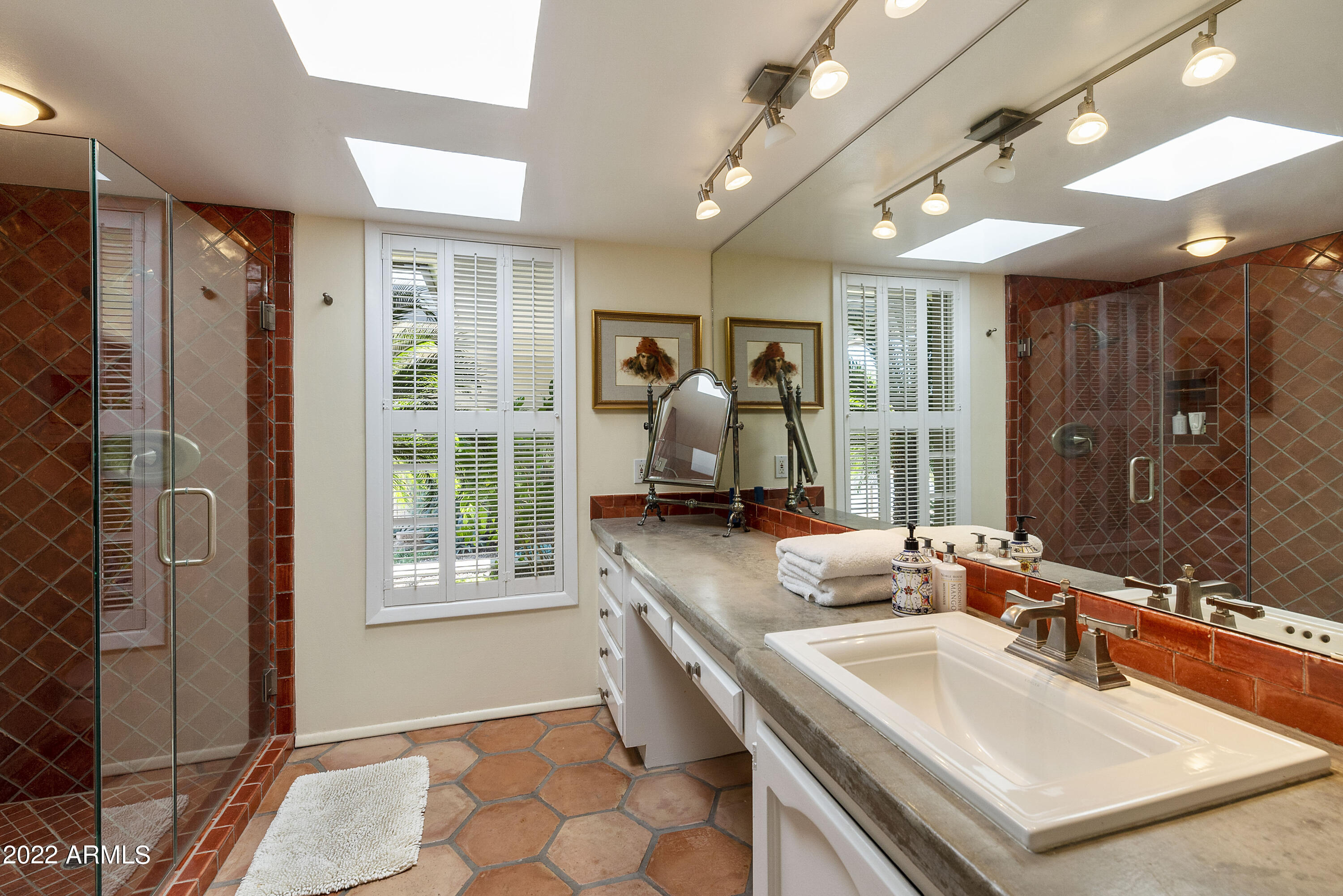 5434 E LINCOLN Drive, 72