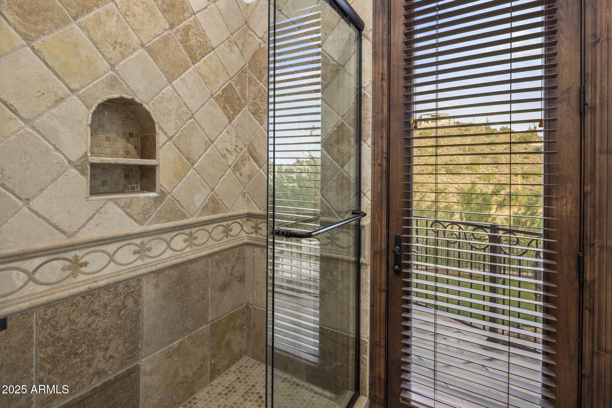 10537 N CRESTVIEW Drive