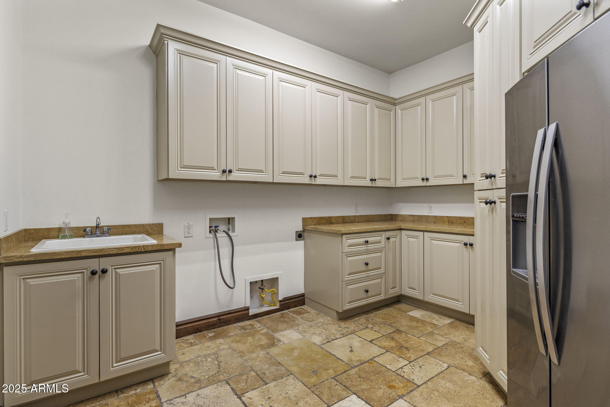 10537 N CRESTVIEW Drive