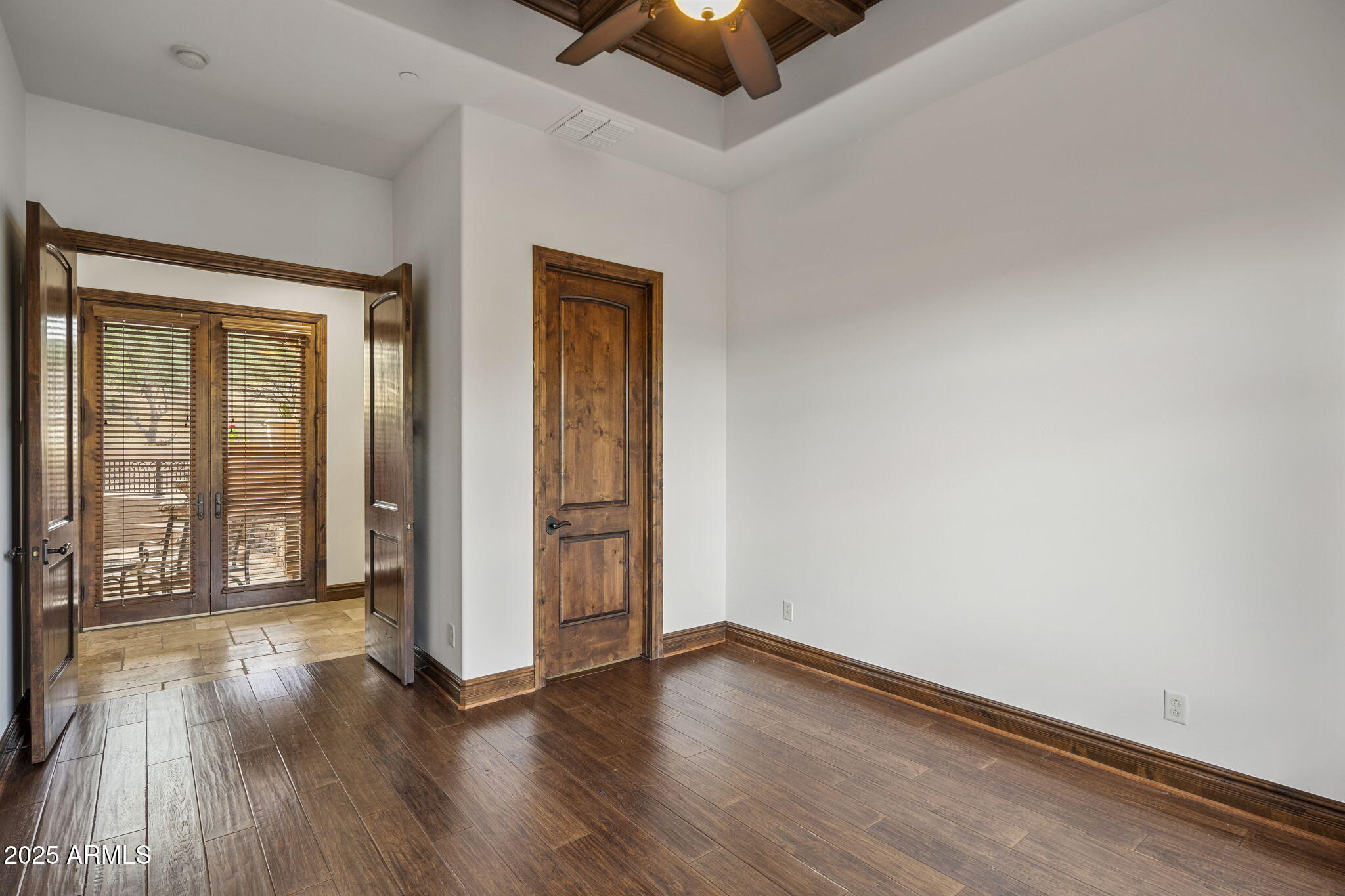 10537 N CRESTVIEW Drive