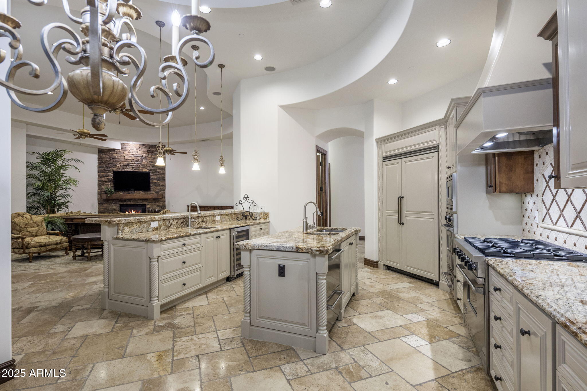 10537 N CRESTVIEW Drive