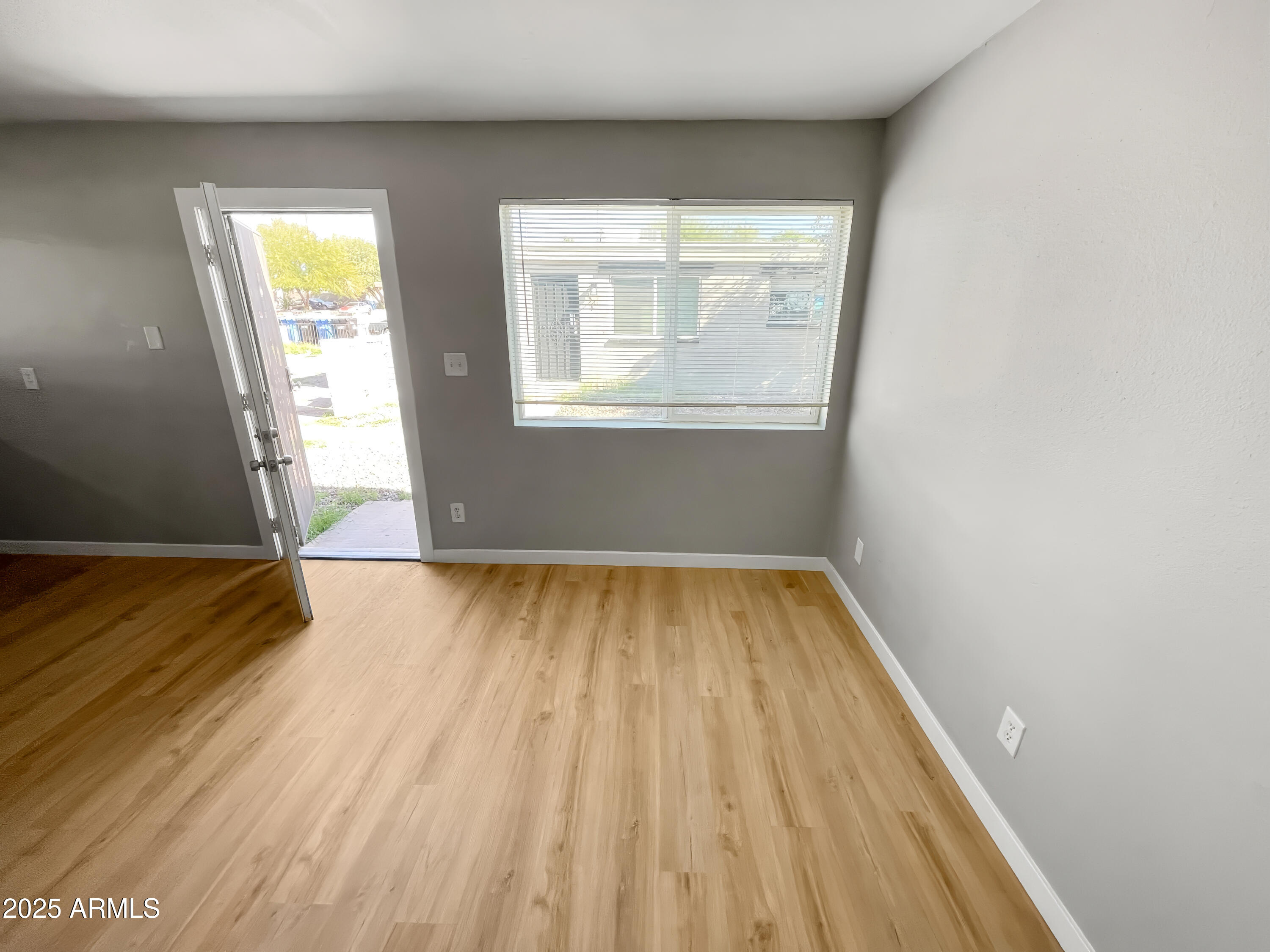 1925 W VILLAGE Drive