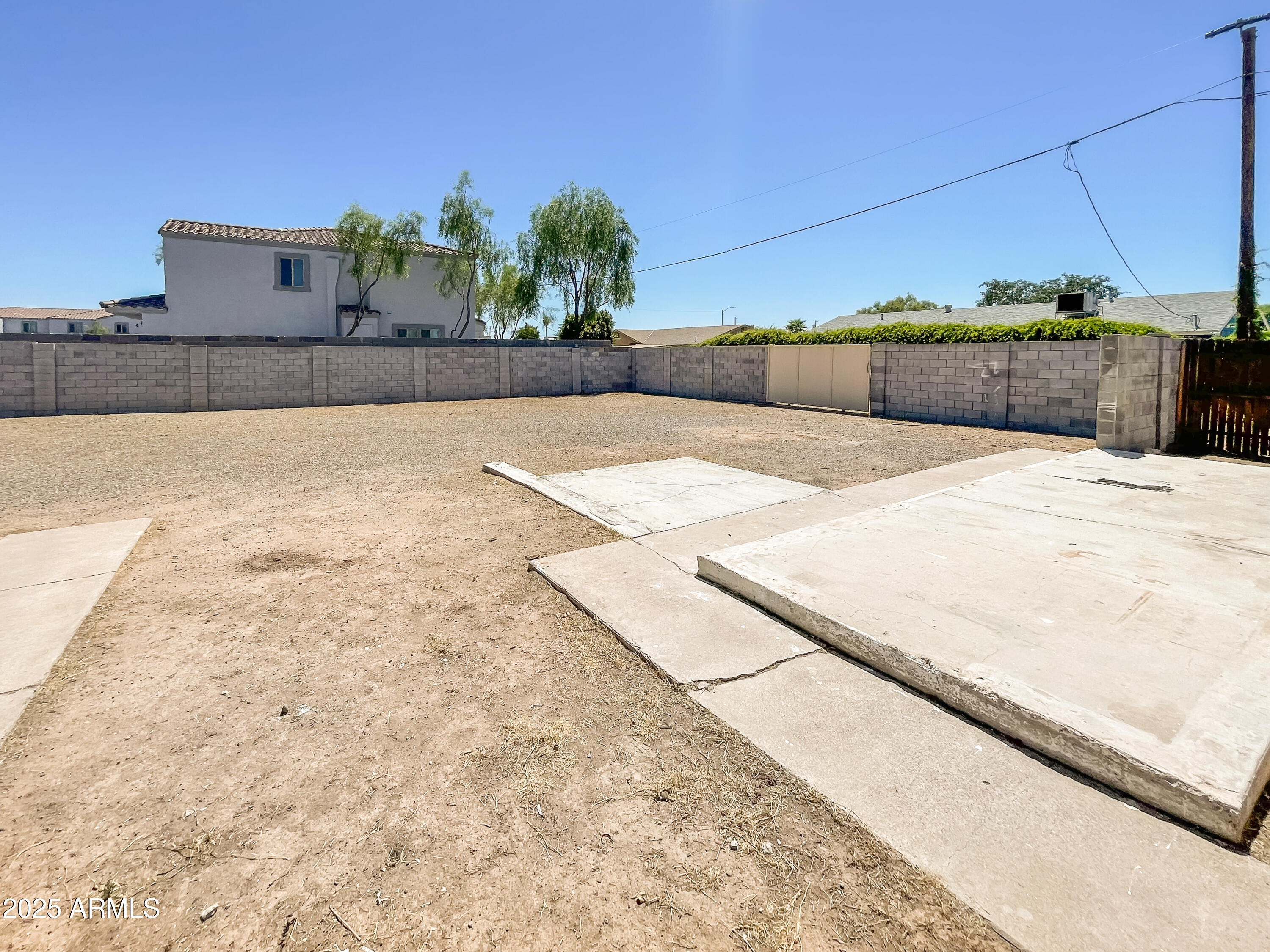 1925 W VILLAGE Drive