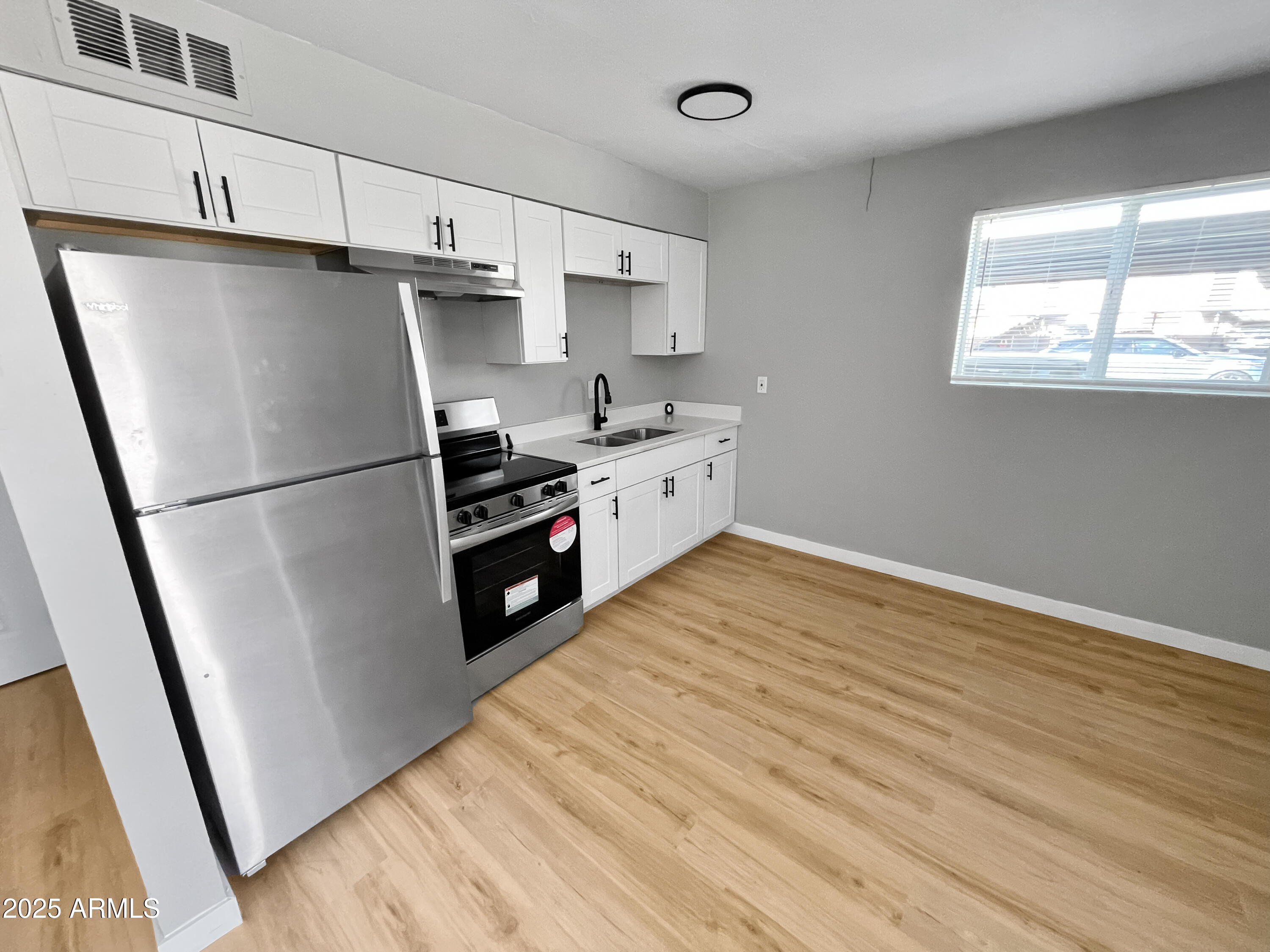 1925 W VILLAGE Drive