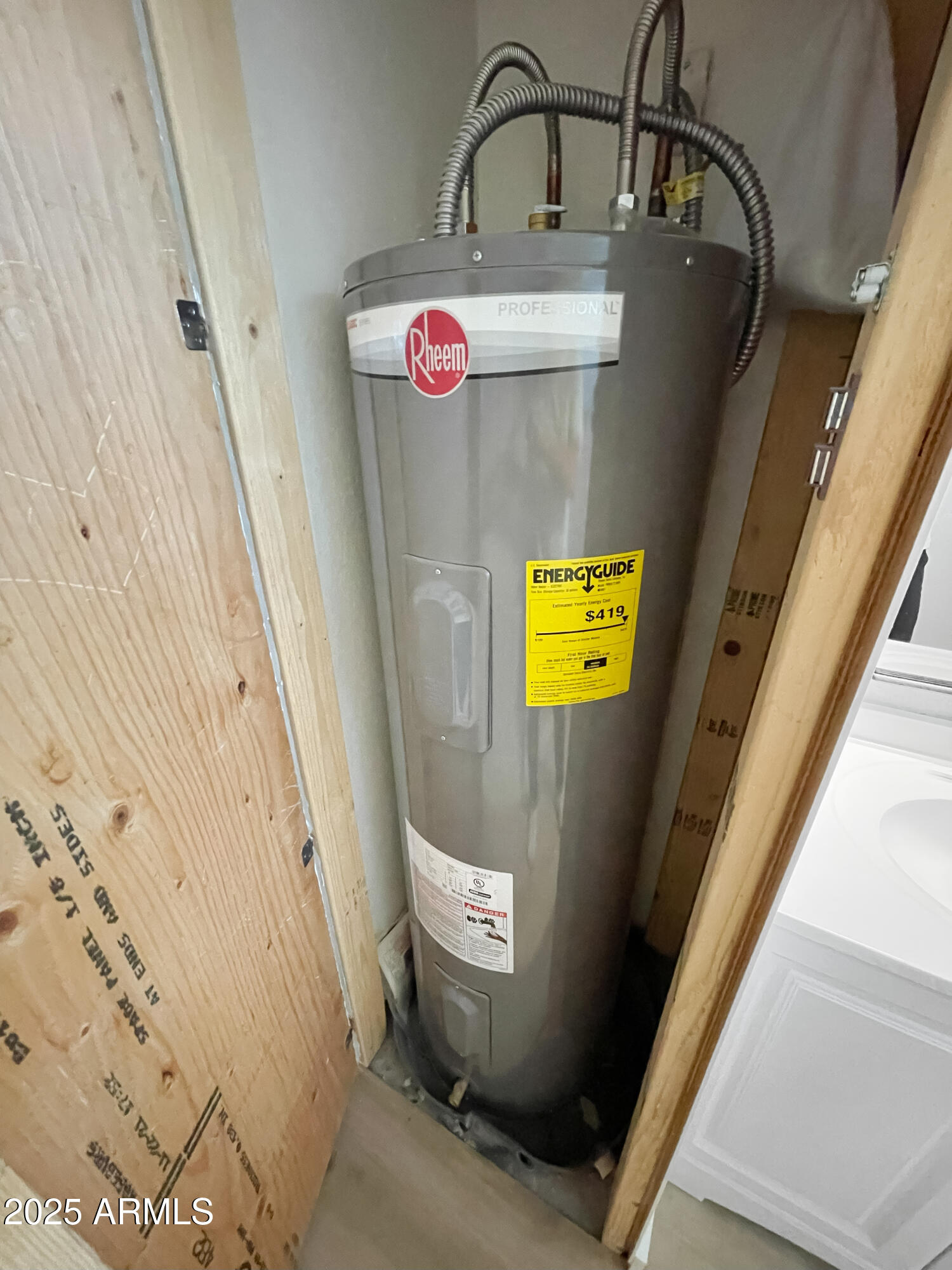 1925 W VILLAGE Drive