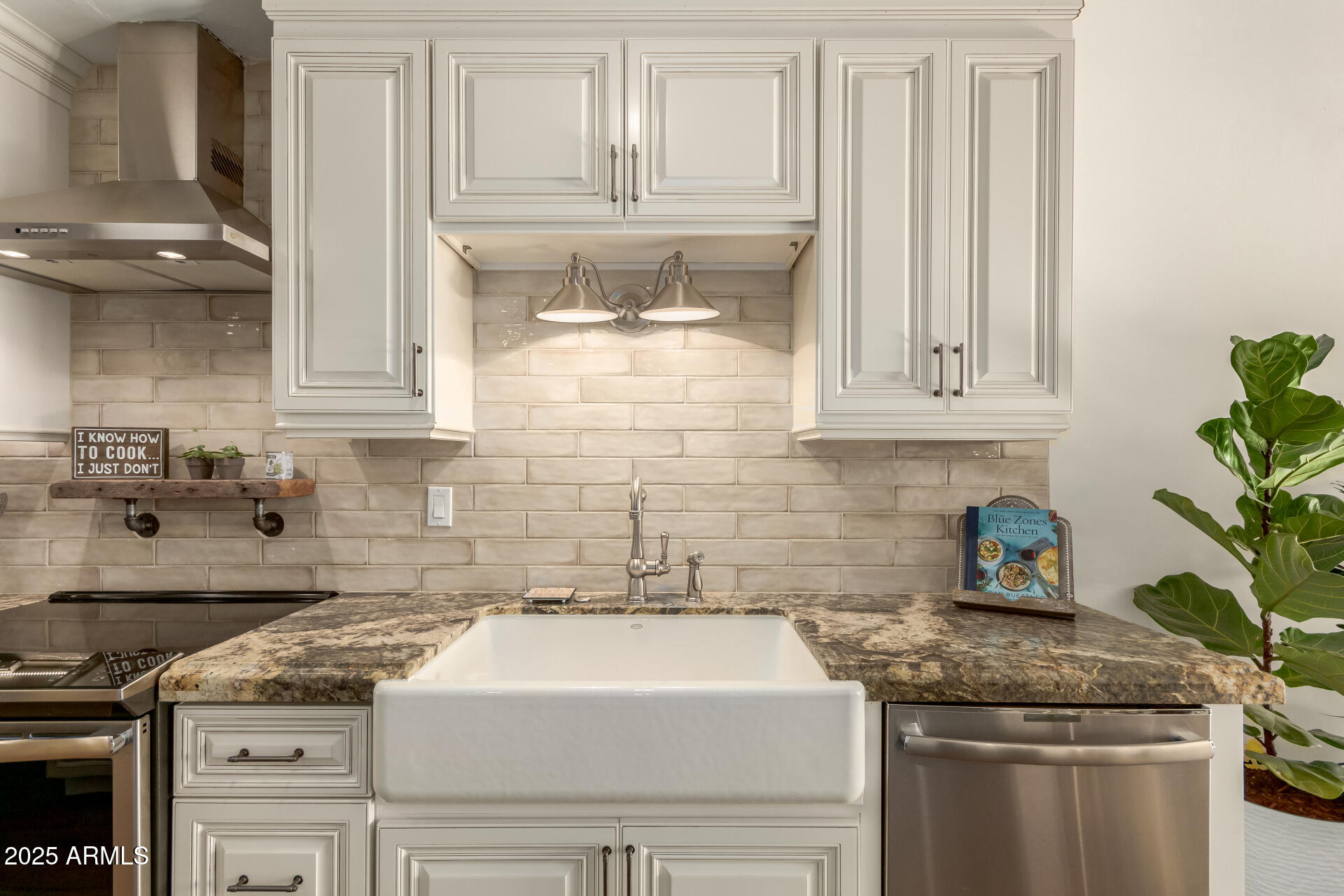 3800 E Lincoln Drive E, 37