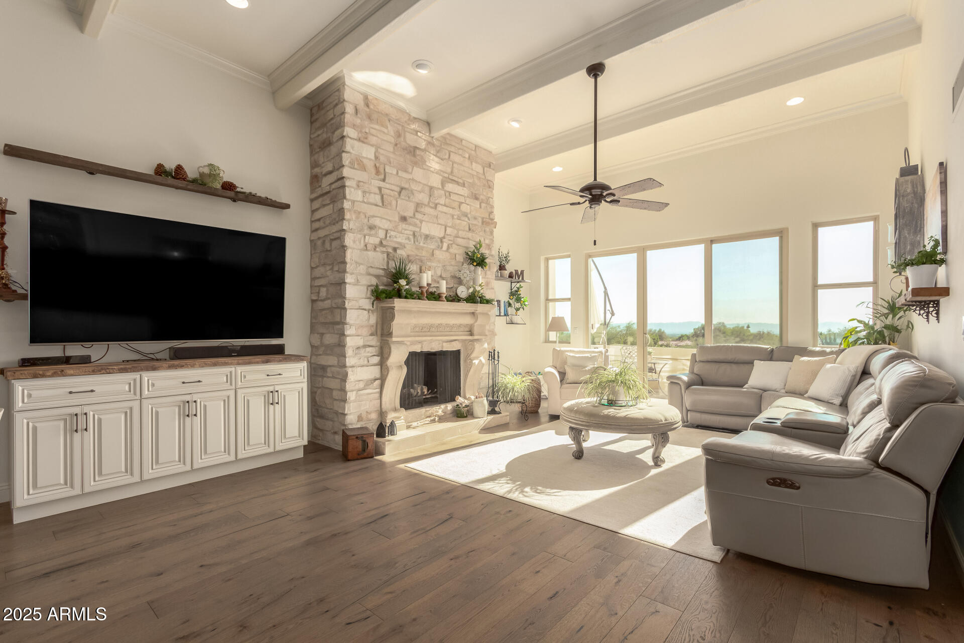 3800 E Lincoln Drive E, 37