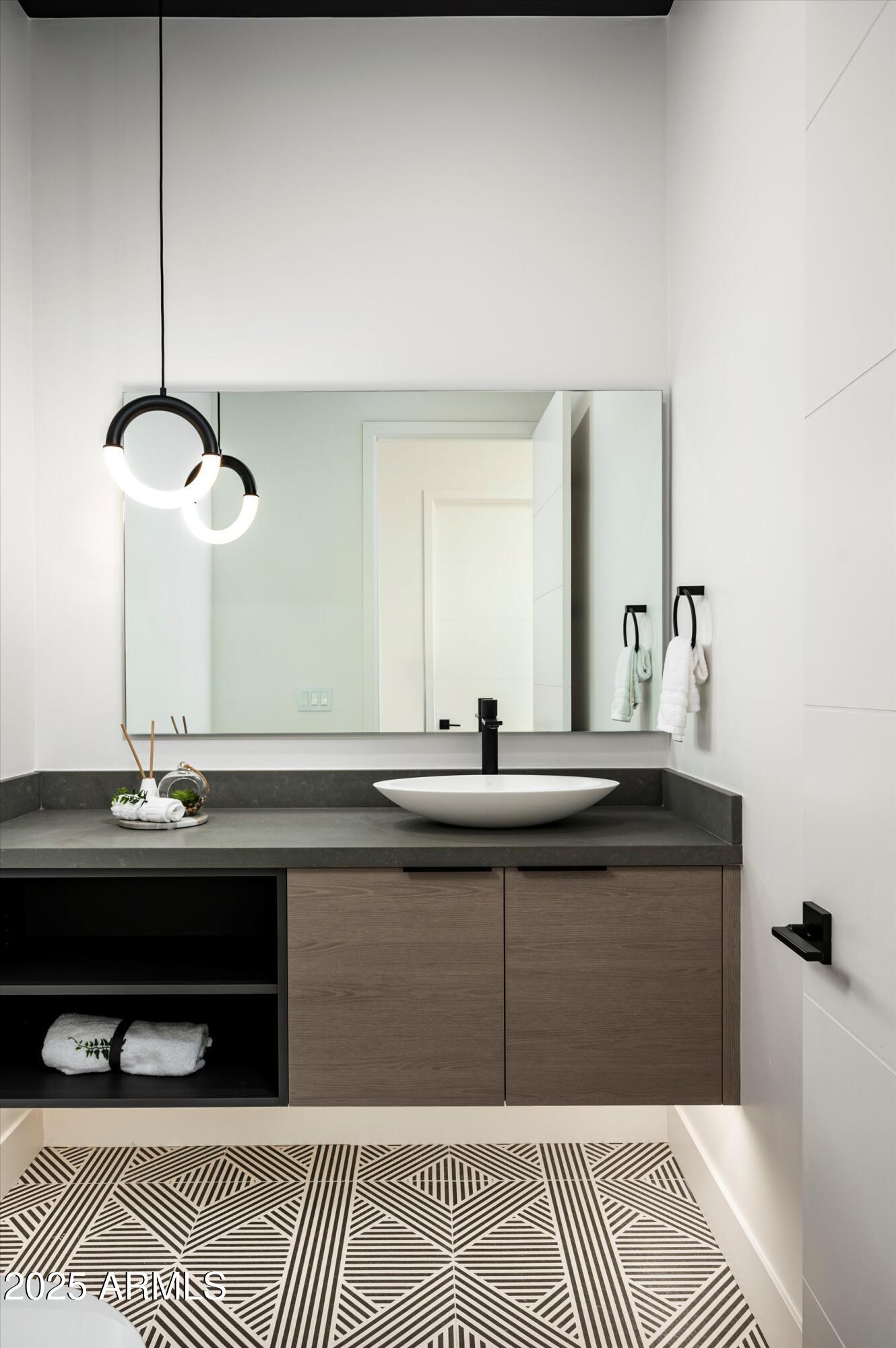 1831 E PALMAIRE Avenue