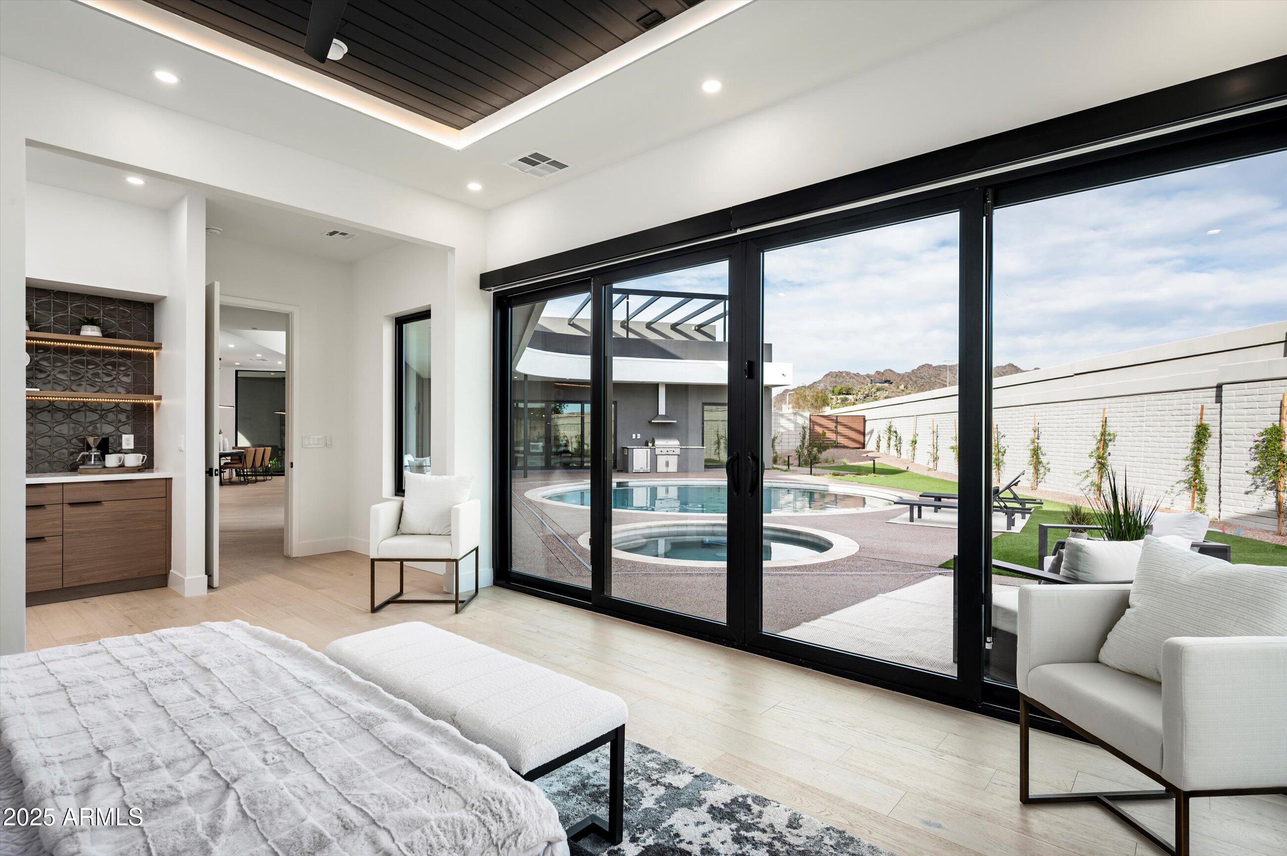 1831 E PALMAIRE Avenue