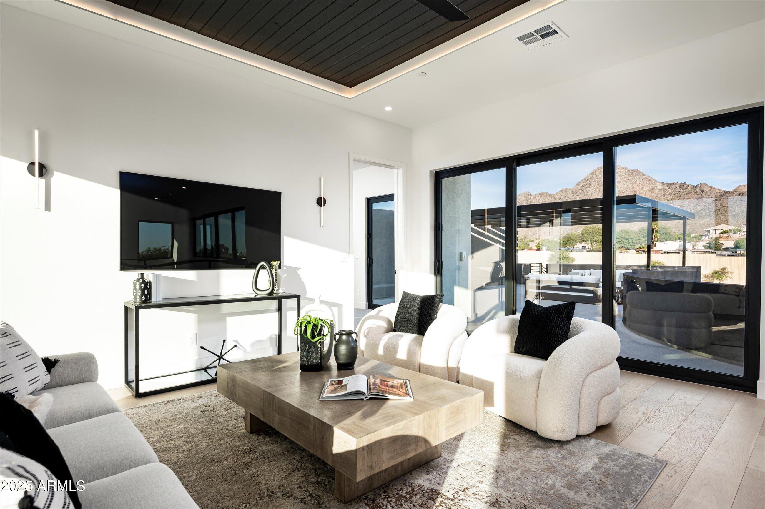 1831 E PALMAIRE Avenue