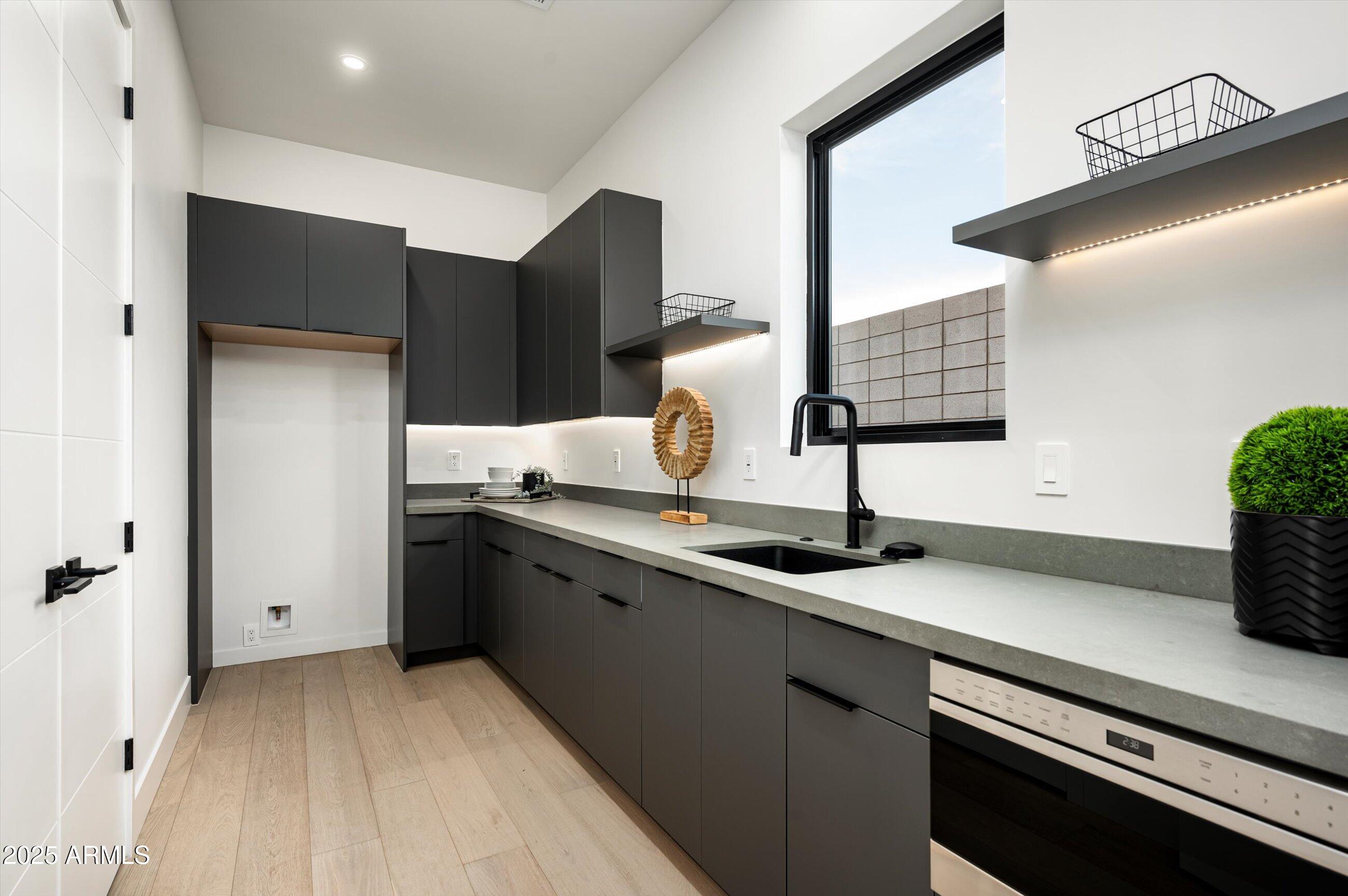 1831 E PALMAIRE Avenue