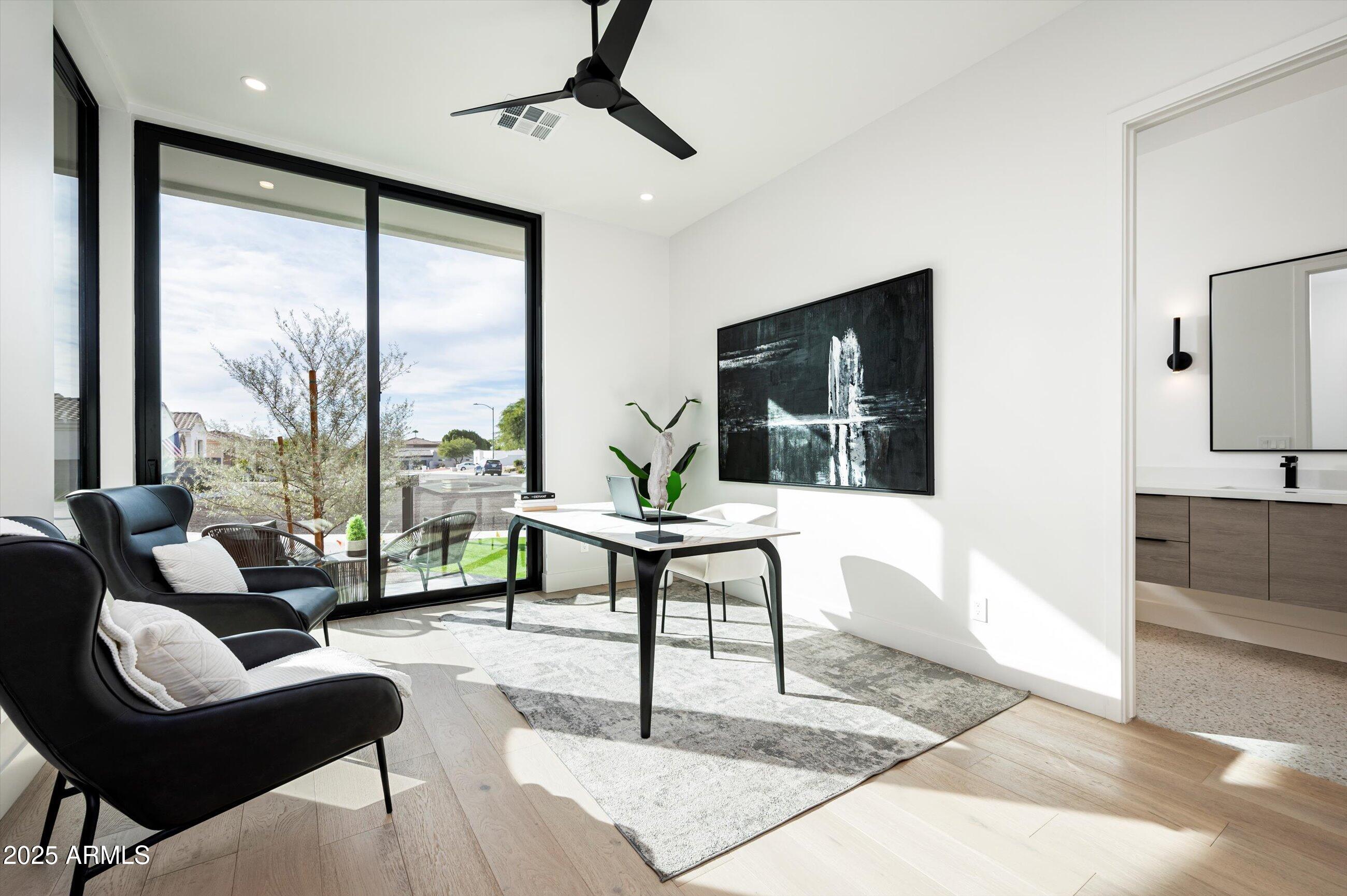 1831 E PALMAIRE Avenue