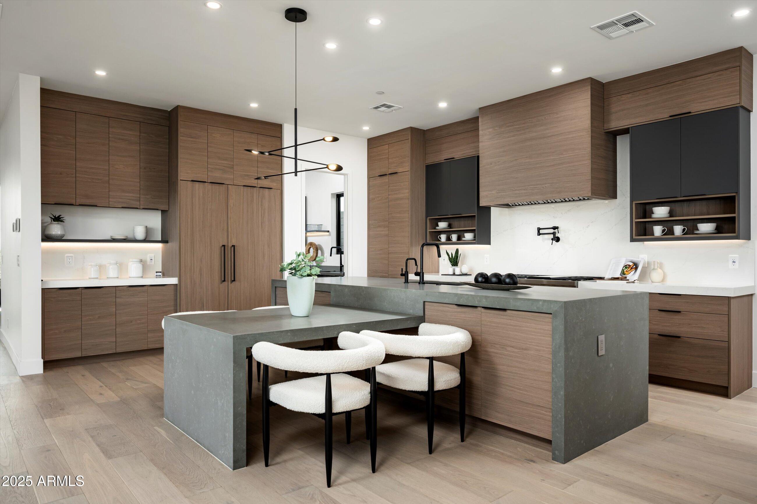 1831 E PALMAIRE Avenue