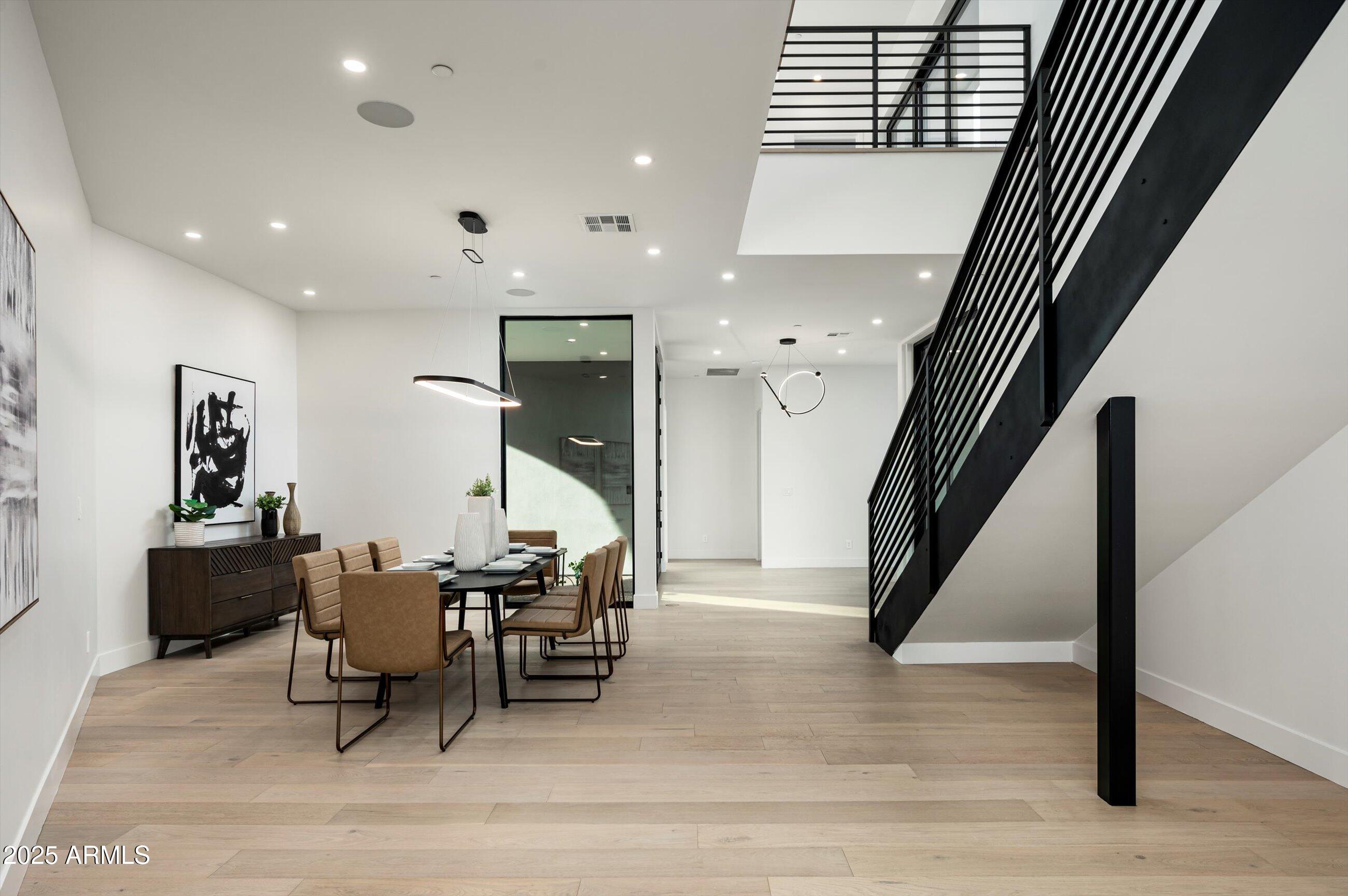 1831 E PALMAIRE Avenue