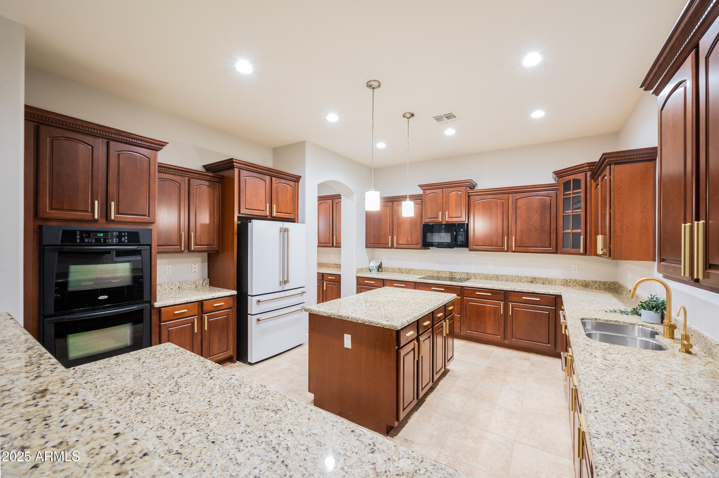 6311 S Roanoke Street