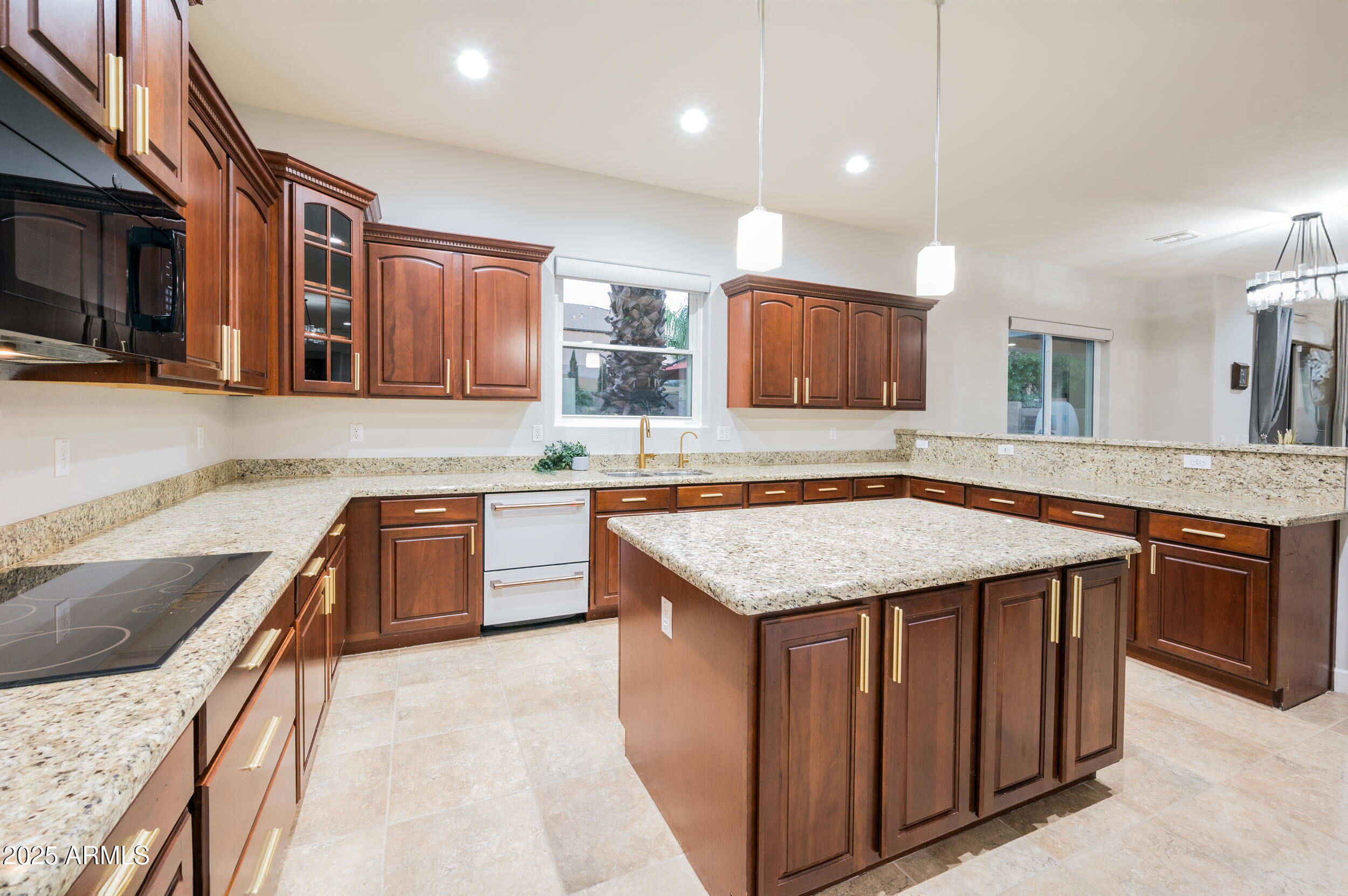 6311 S Roanoke Street