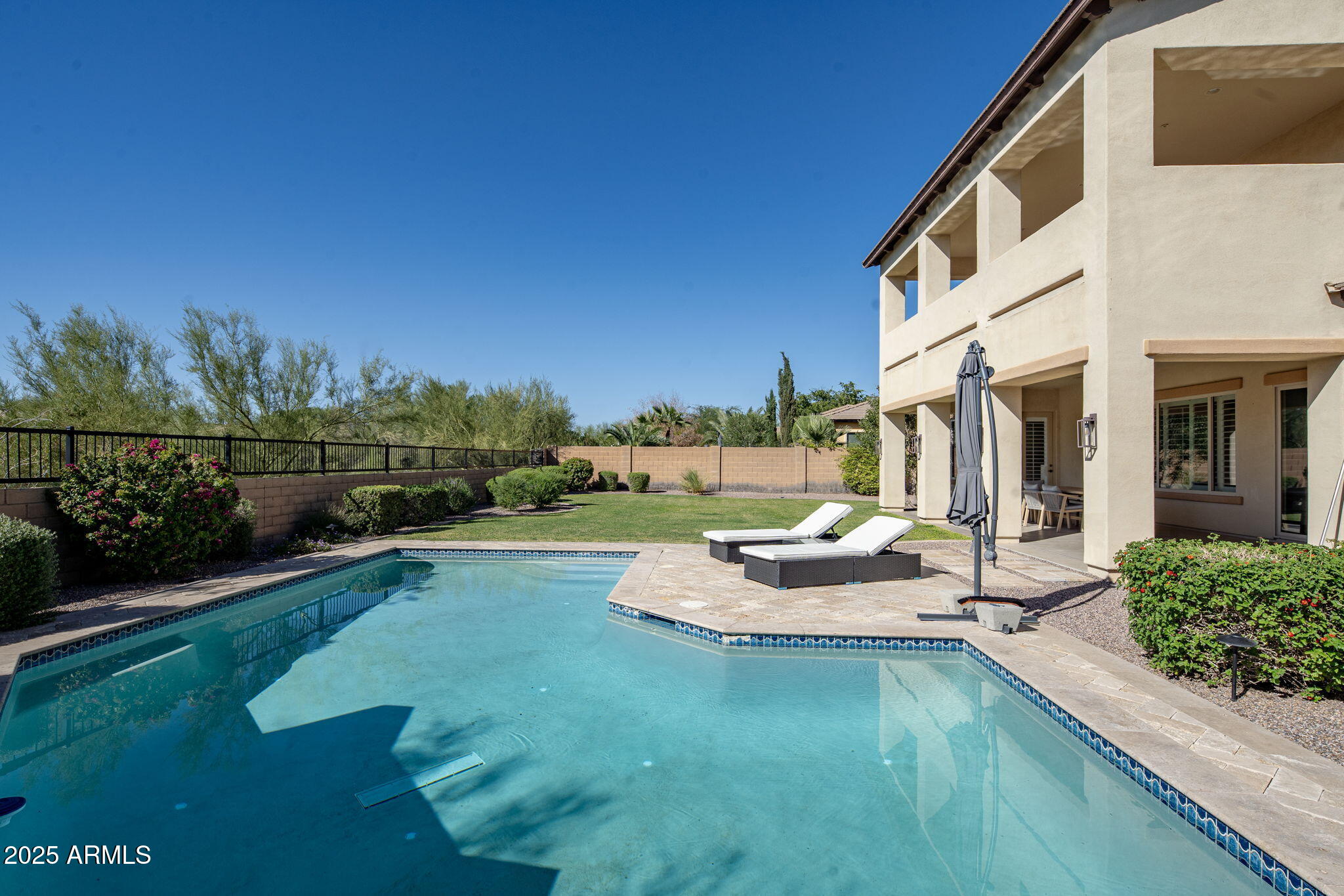 5216 E BARWICK Drive