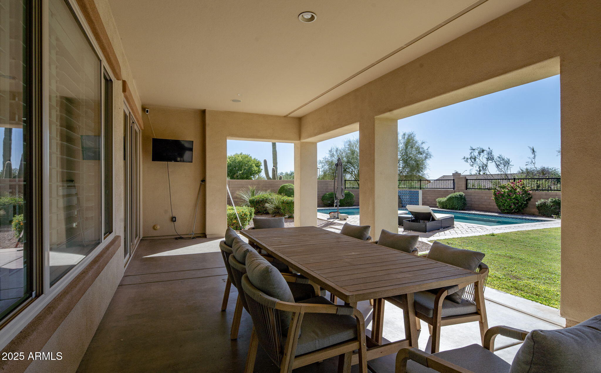 5216 E BARWICK Drive