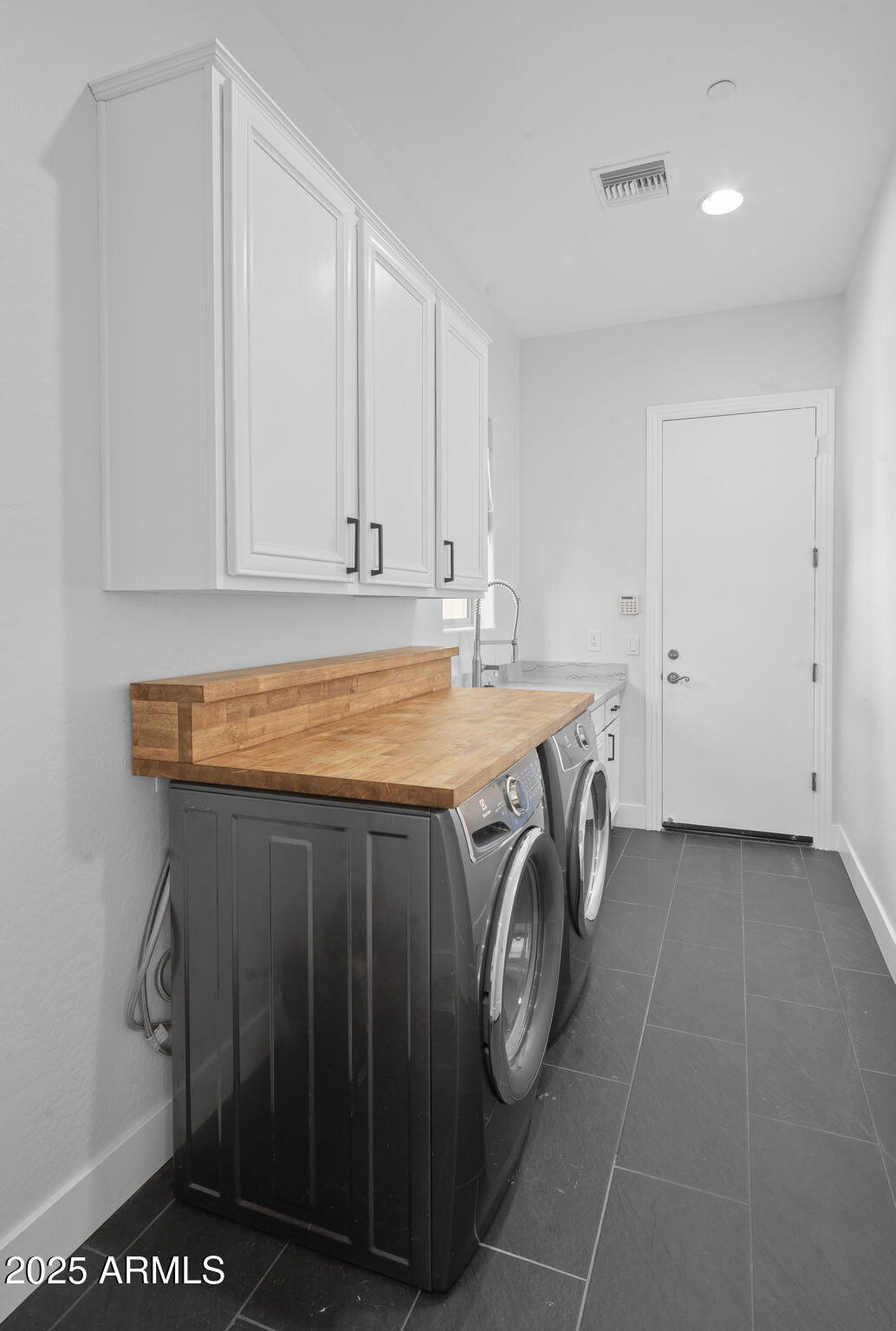 5216 E BARWICK Drive