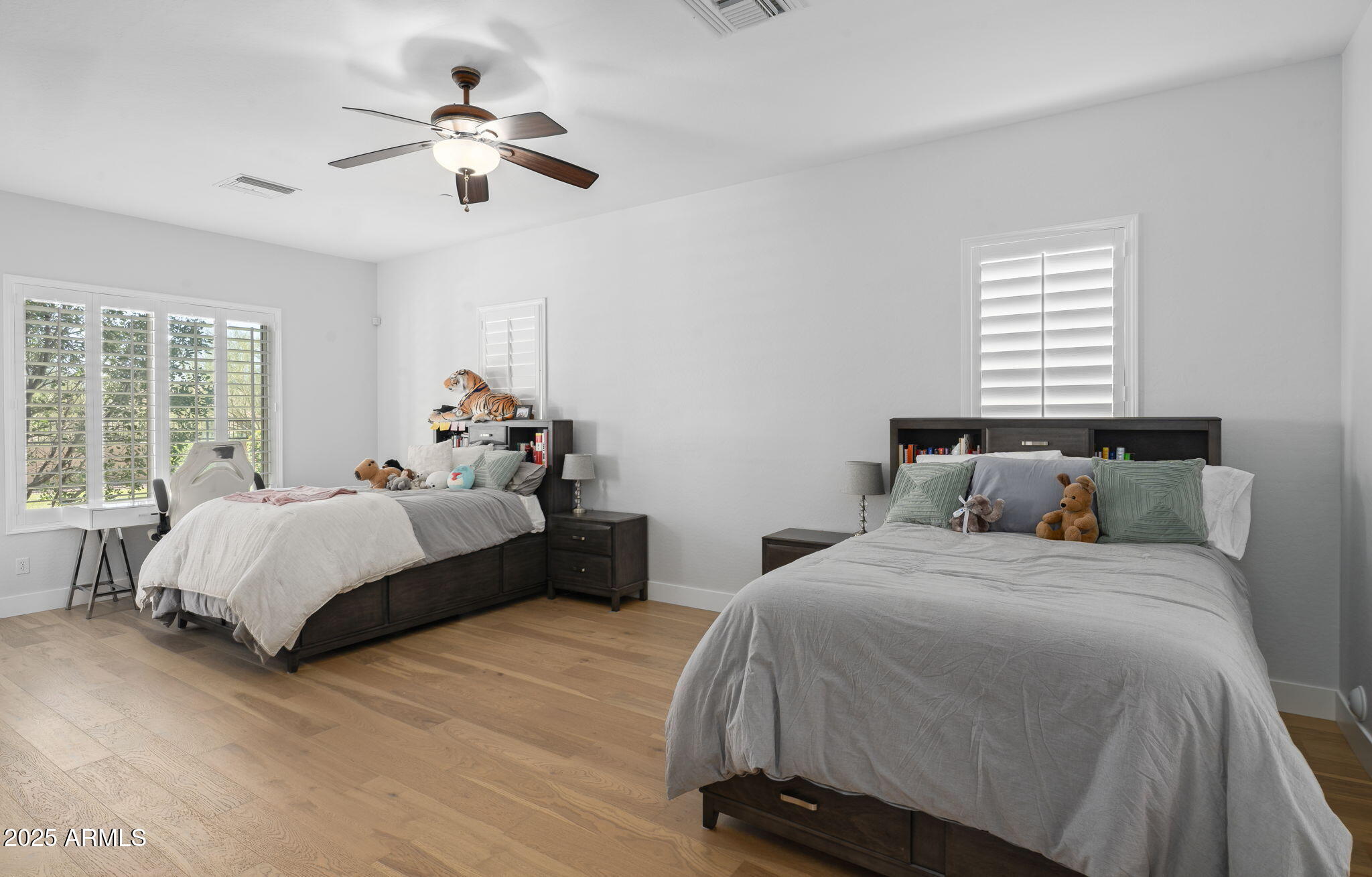 5216 E BARWICK Drive