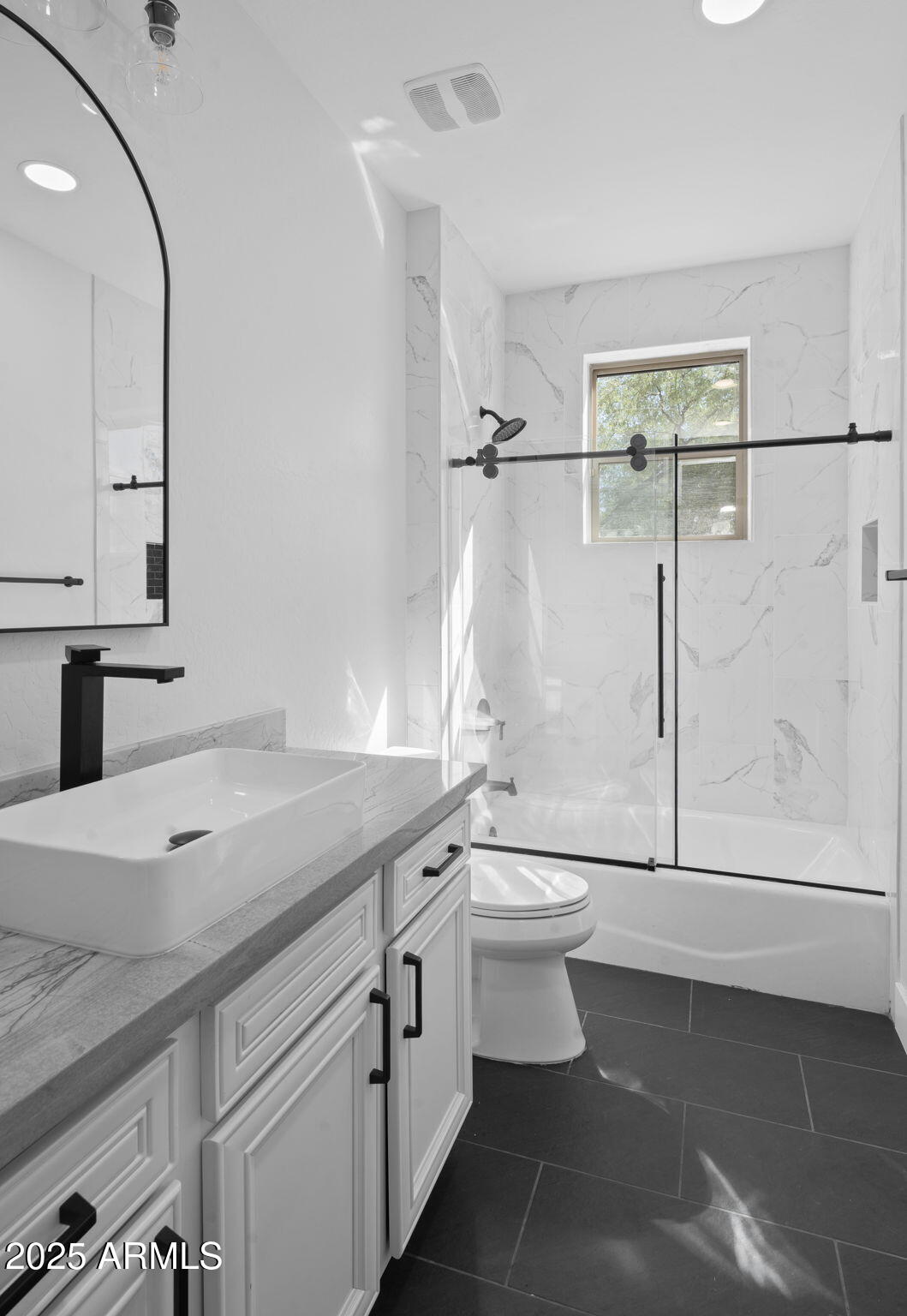 5216 E BARWICK Drive