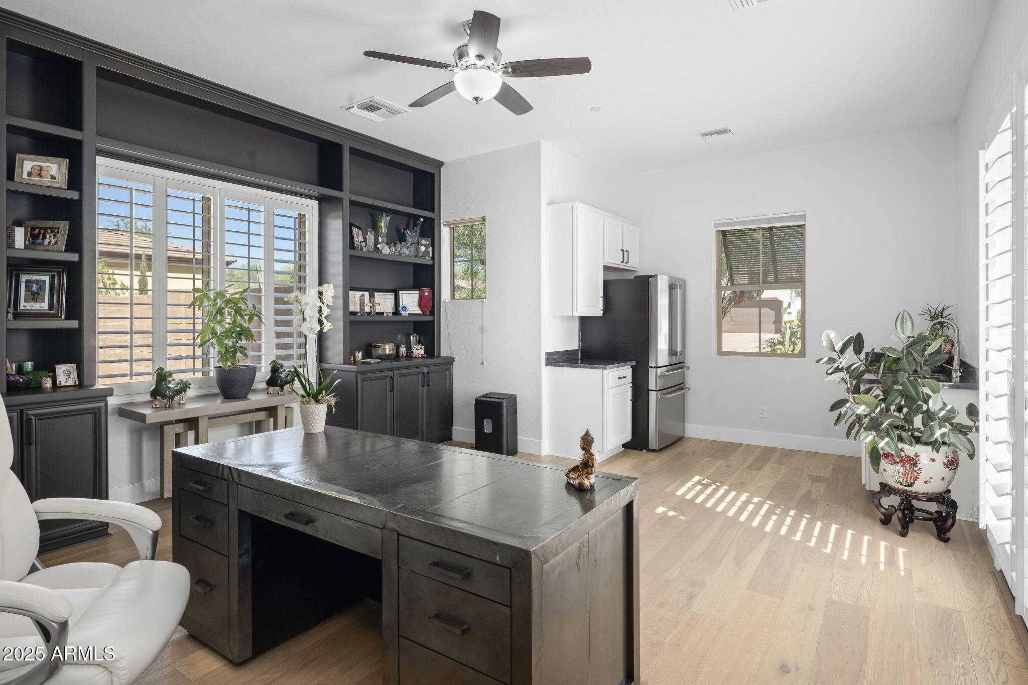 5216 E BARWICK Drive