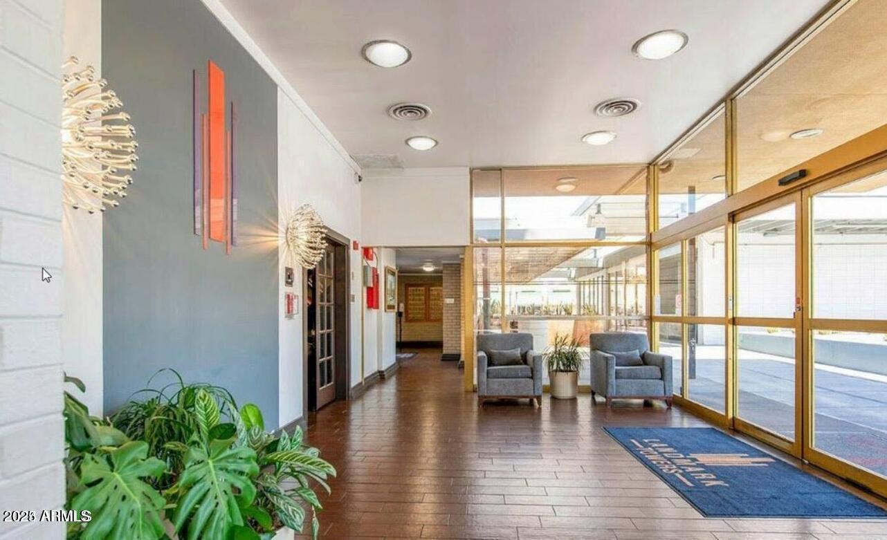 4750 N CENTRAL Avenue L8