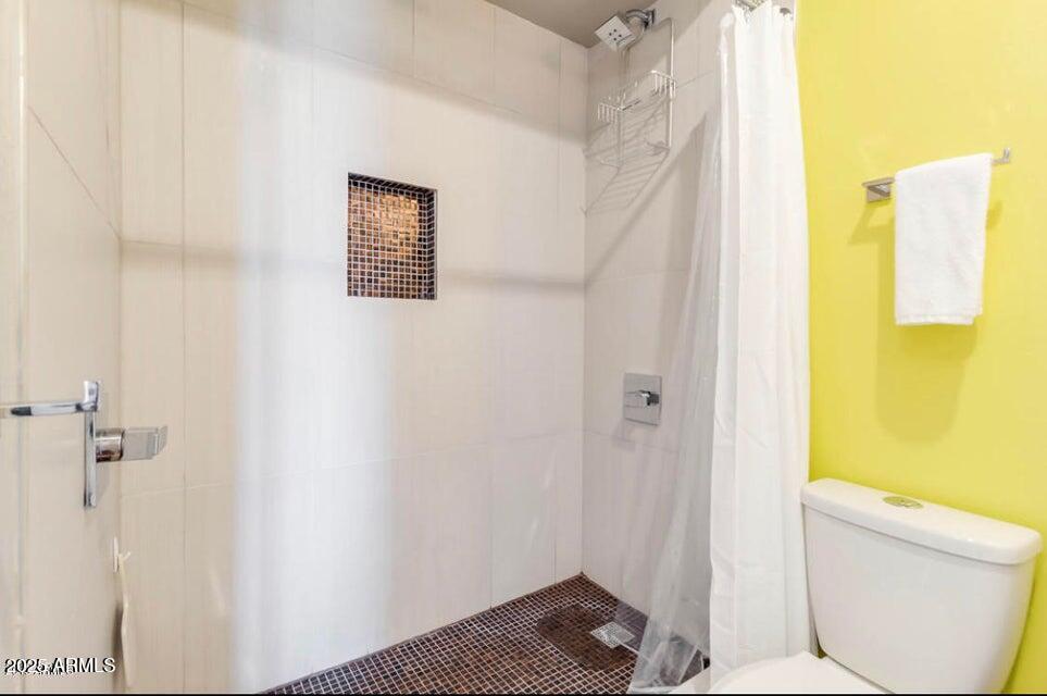 4750 N CENTRAL Avenue L8