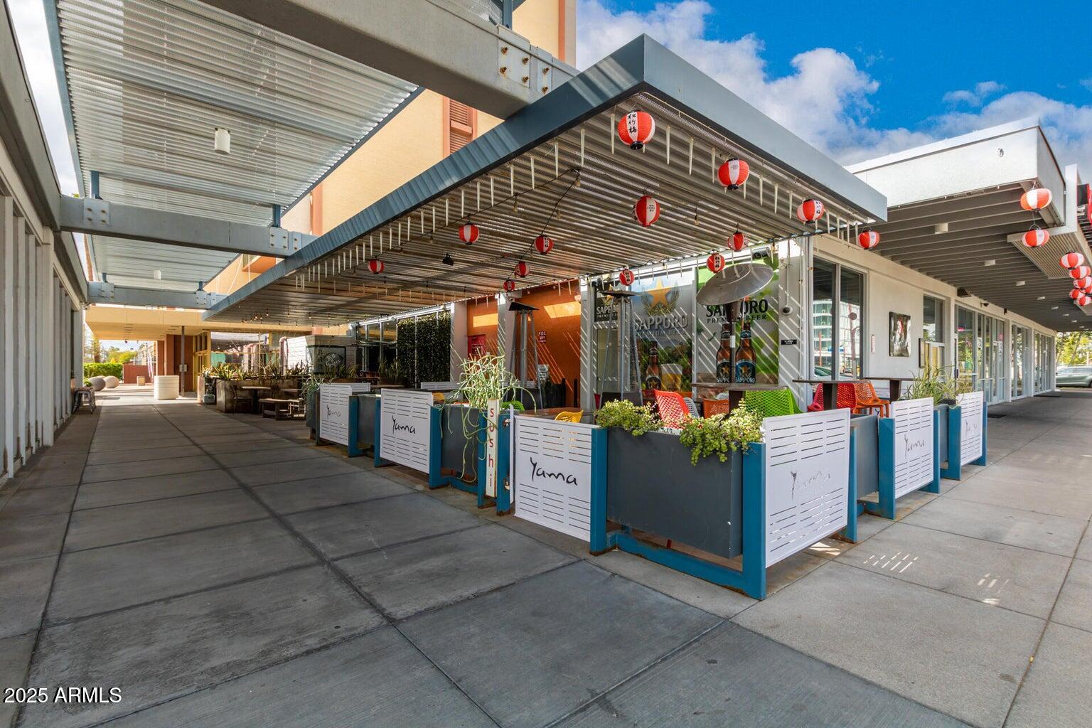 4750 N CENTRAL Avenue L8