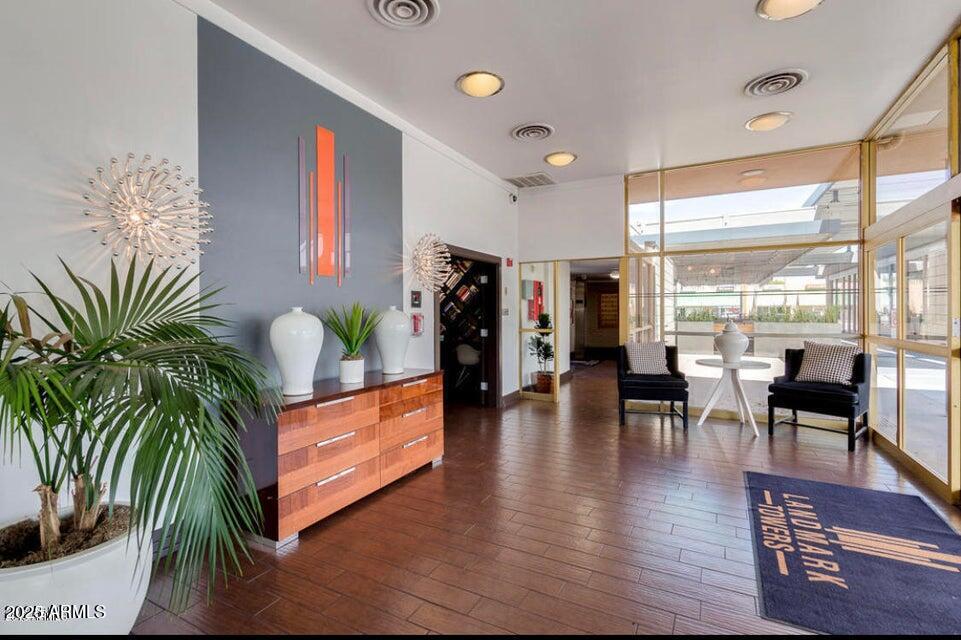 4750 N CENTRAL Avenue L8