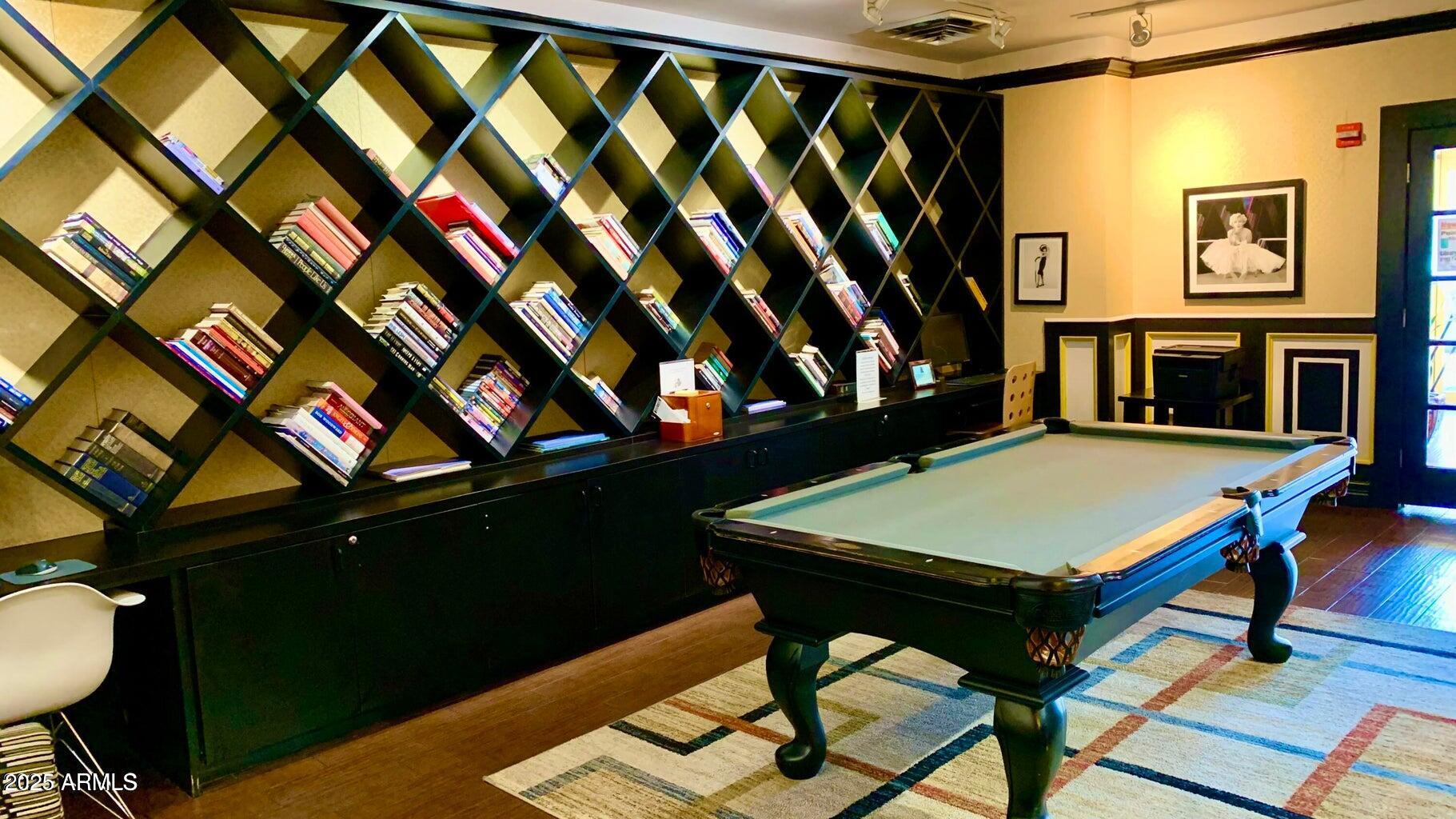 4750 N CENTRAL Avenue L8