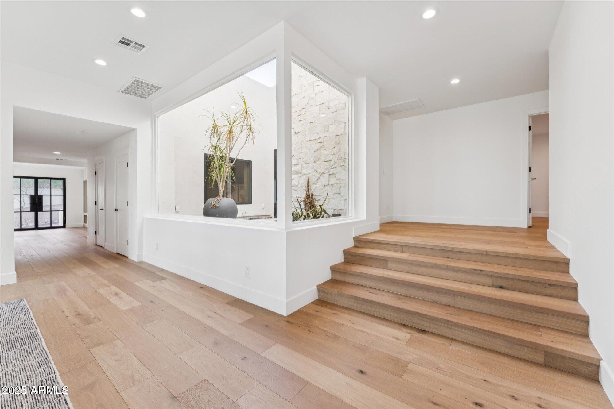 3800 E LINCOLN Drive, 54