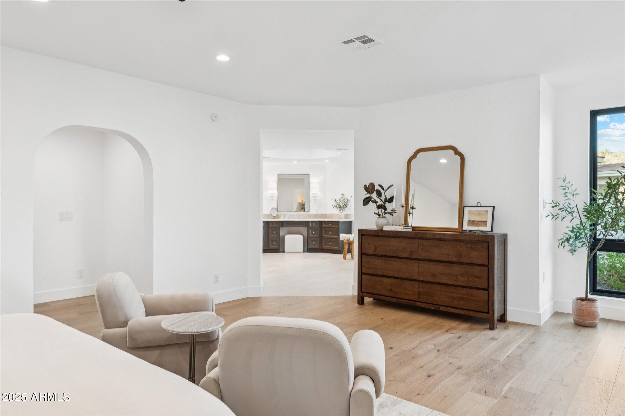 3800 E LINCOLN Drive, 54