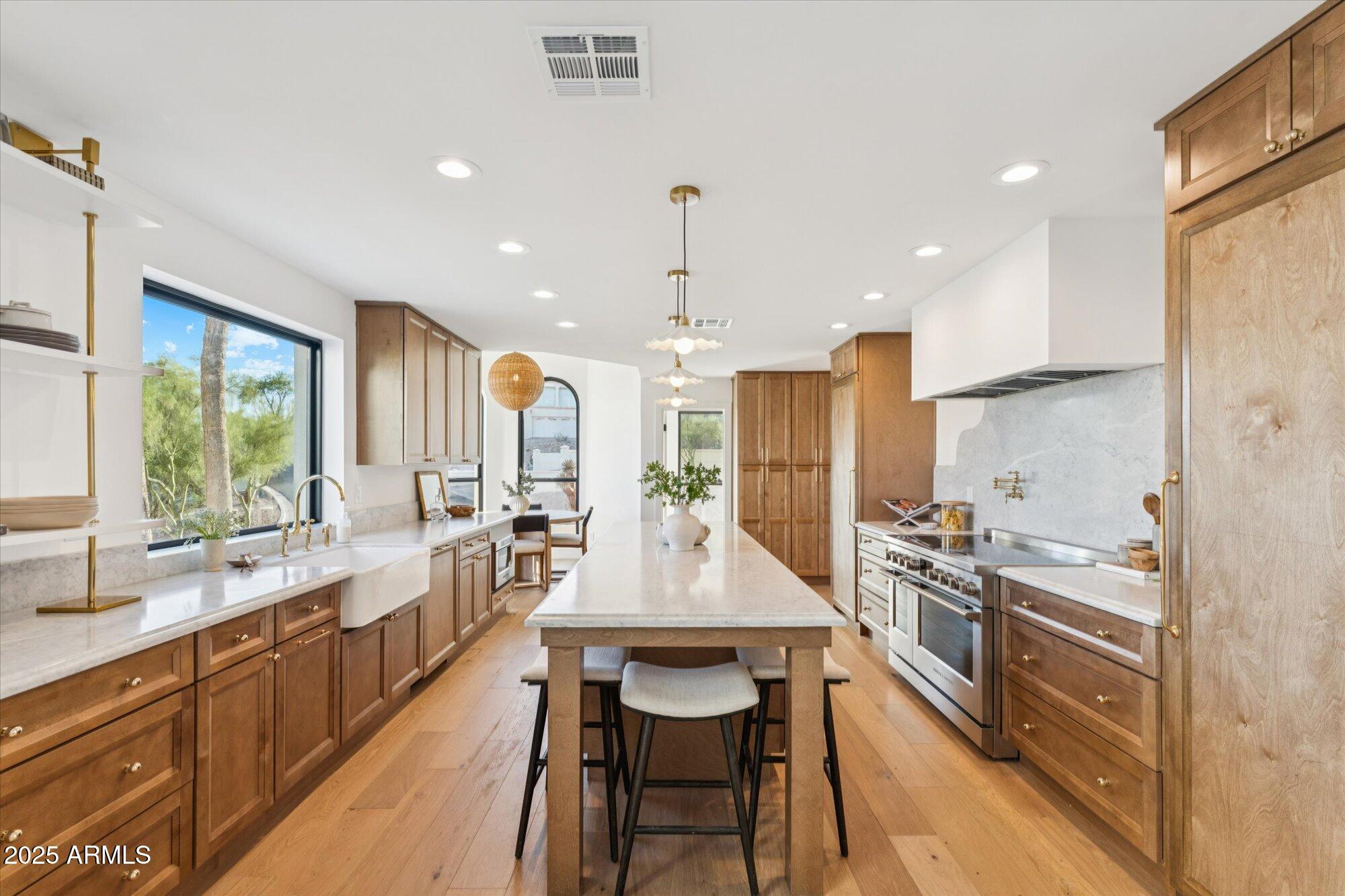 3800 E LINCOLN Drive, 54