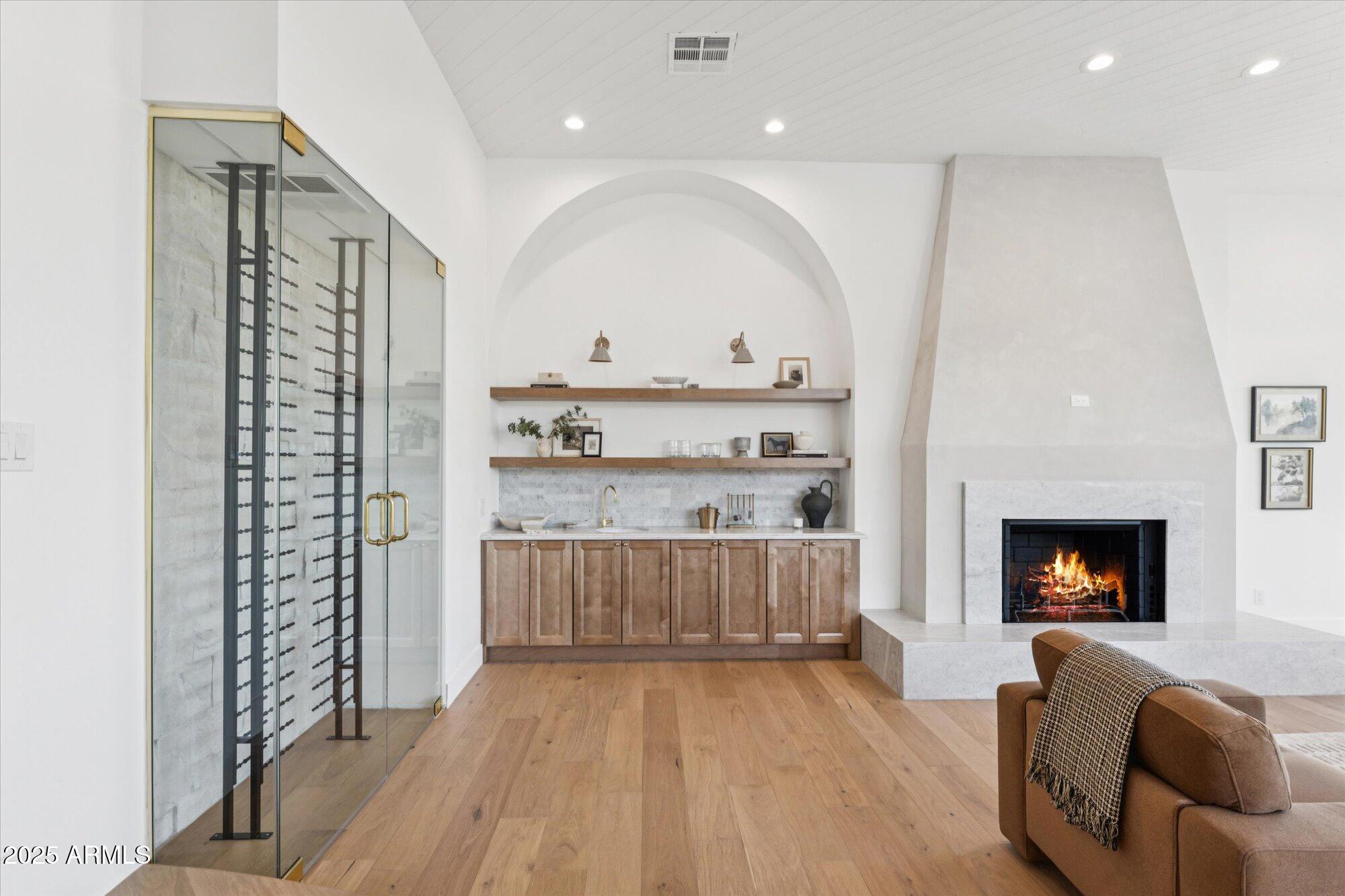 3800 E LINCOLN Drive, 54