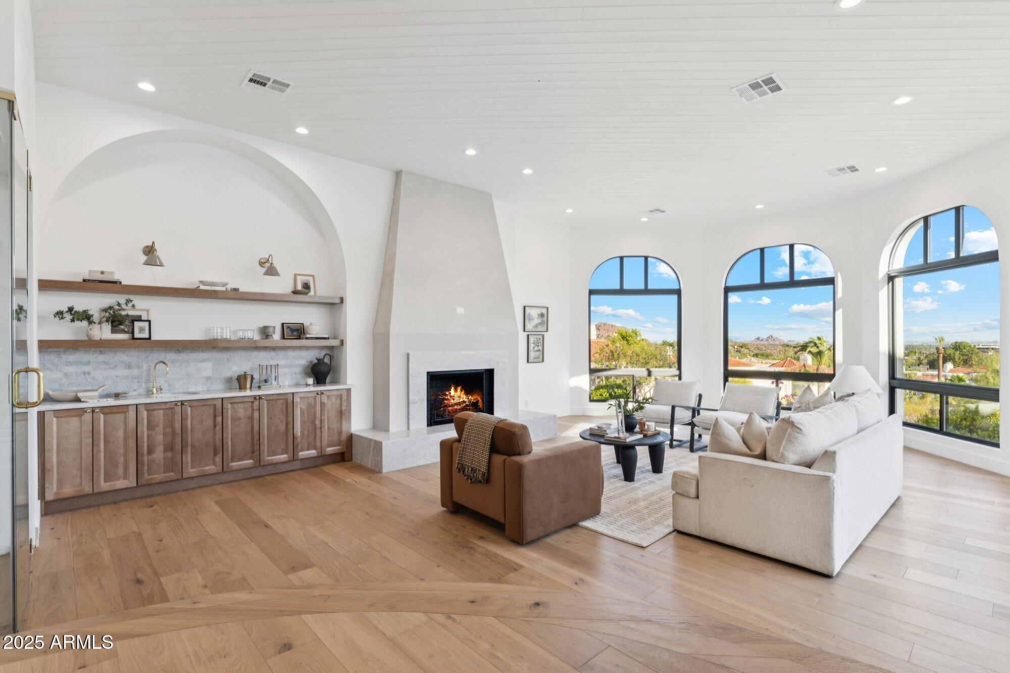 3800 E LINCOLN Drive, 54