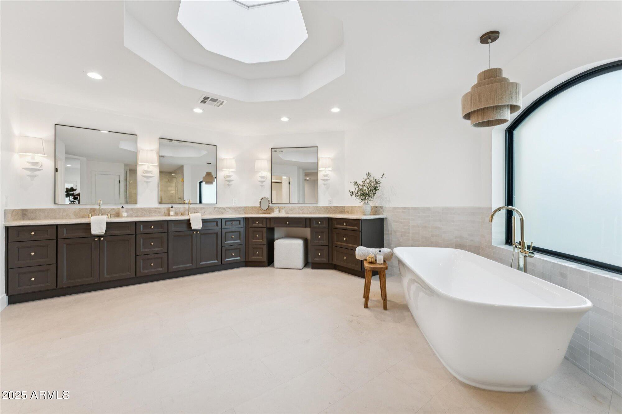 3800 E LINCOLN Drive, 54