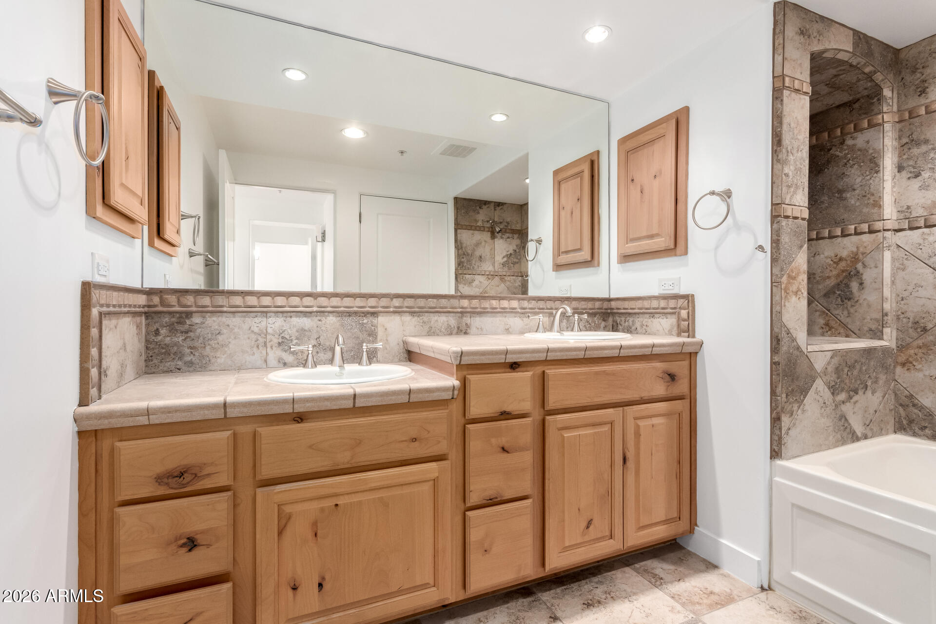 15802 N 71ST Street, 406