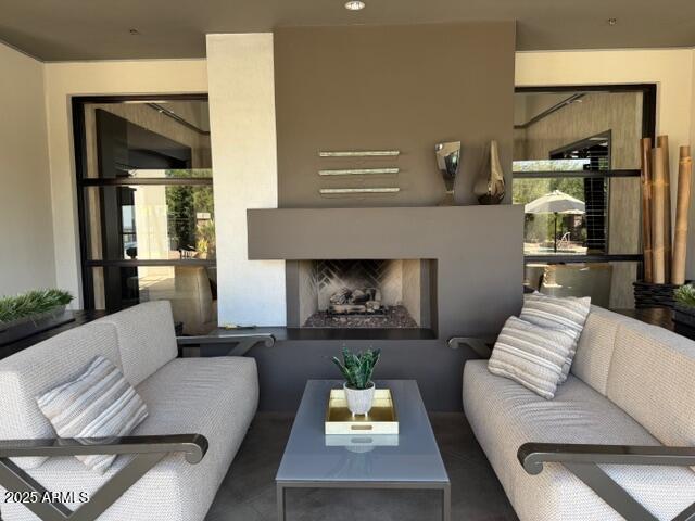 15802 N 71ST Street, 406