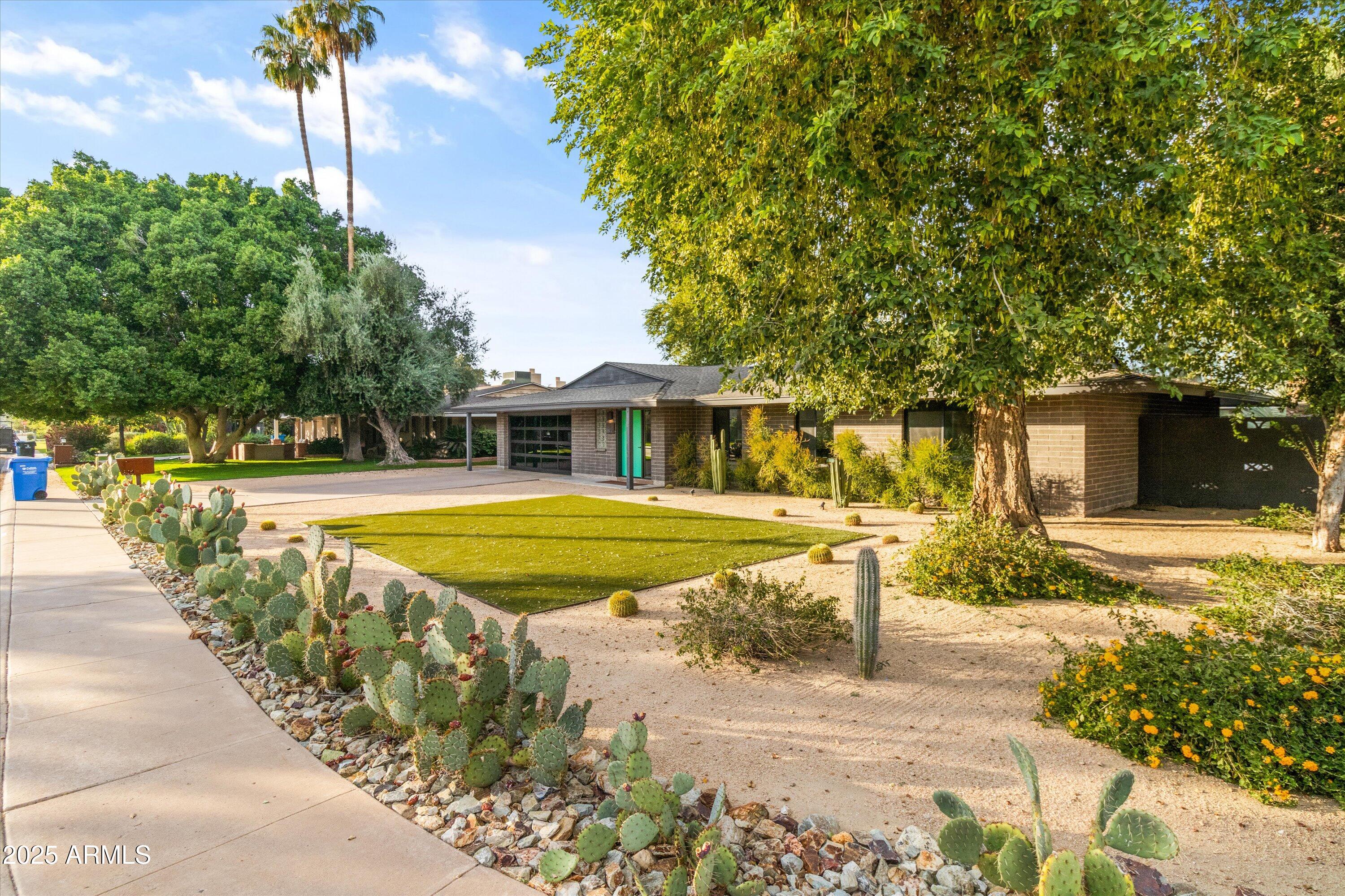 328 E WAGON WHEEL Drive