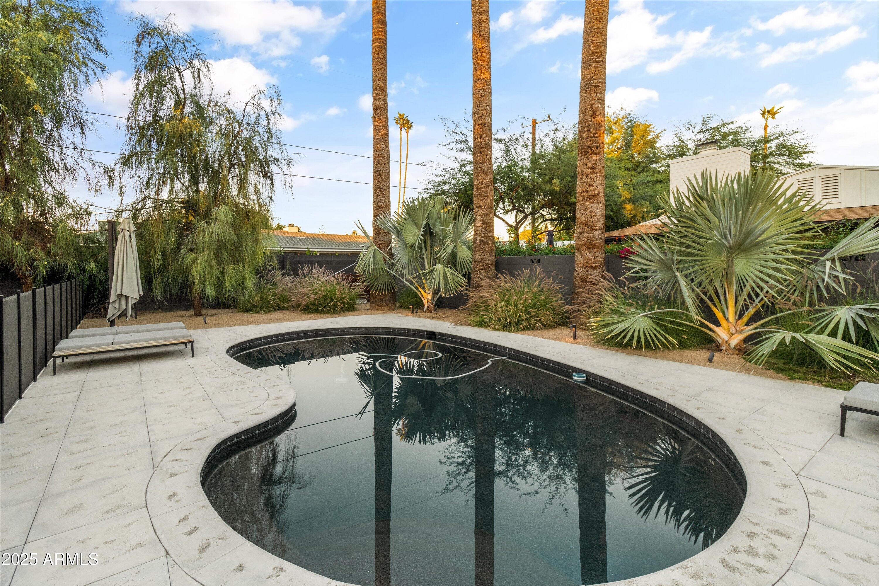 328 E WAGON WHEEL Drive