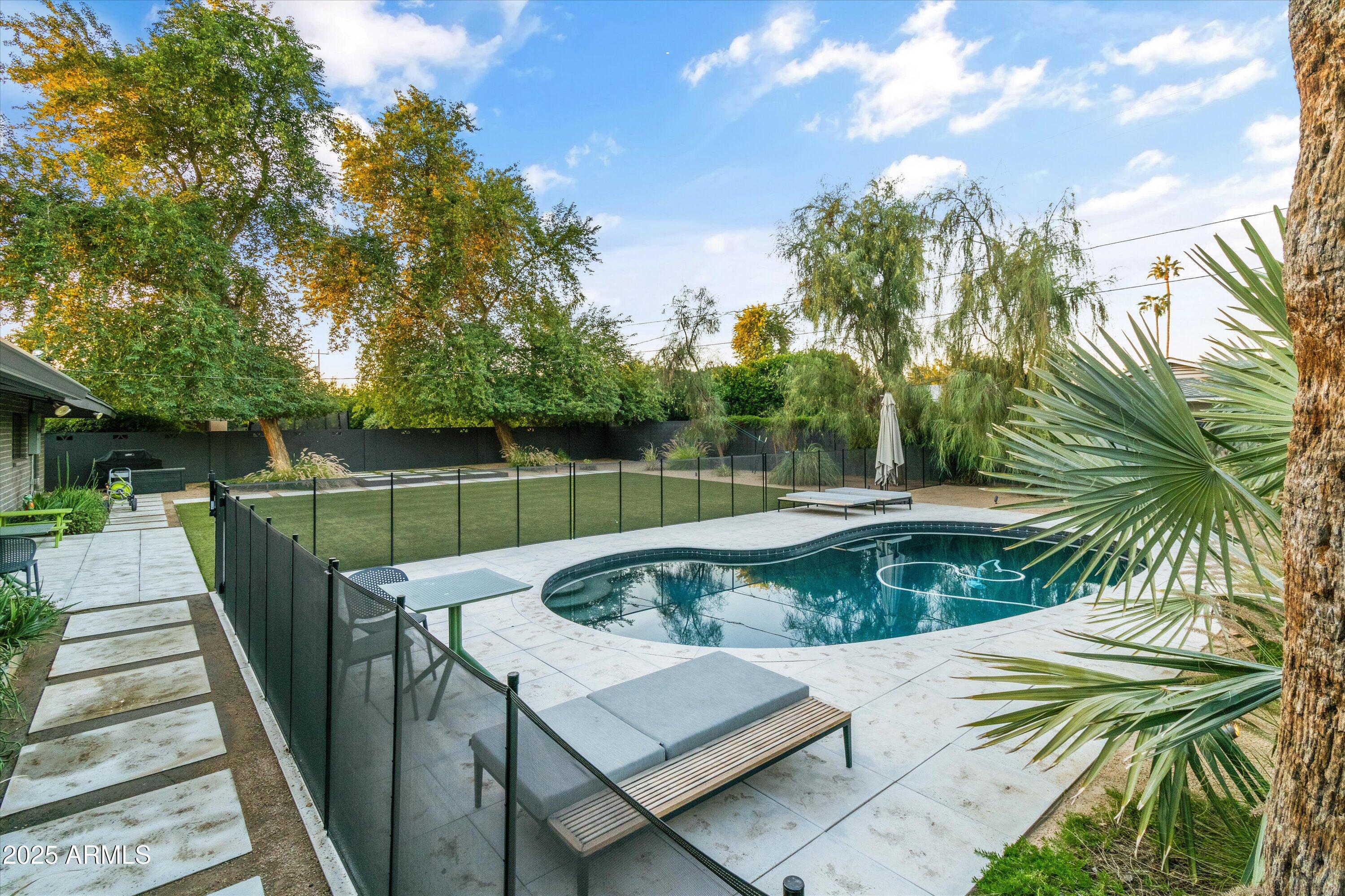 328 E WAGON WHEEL Drive