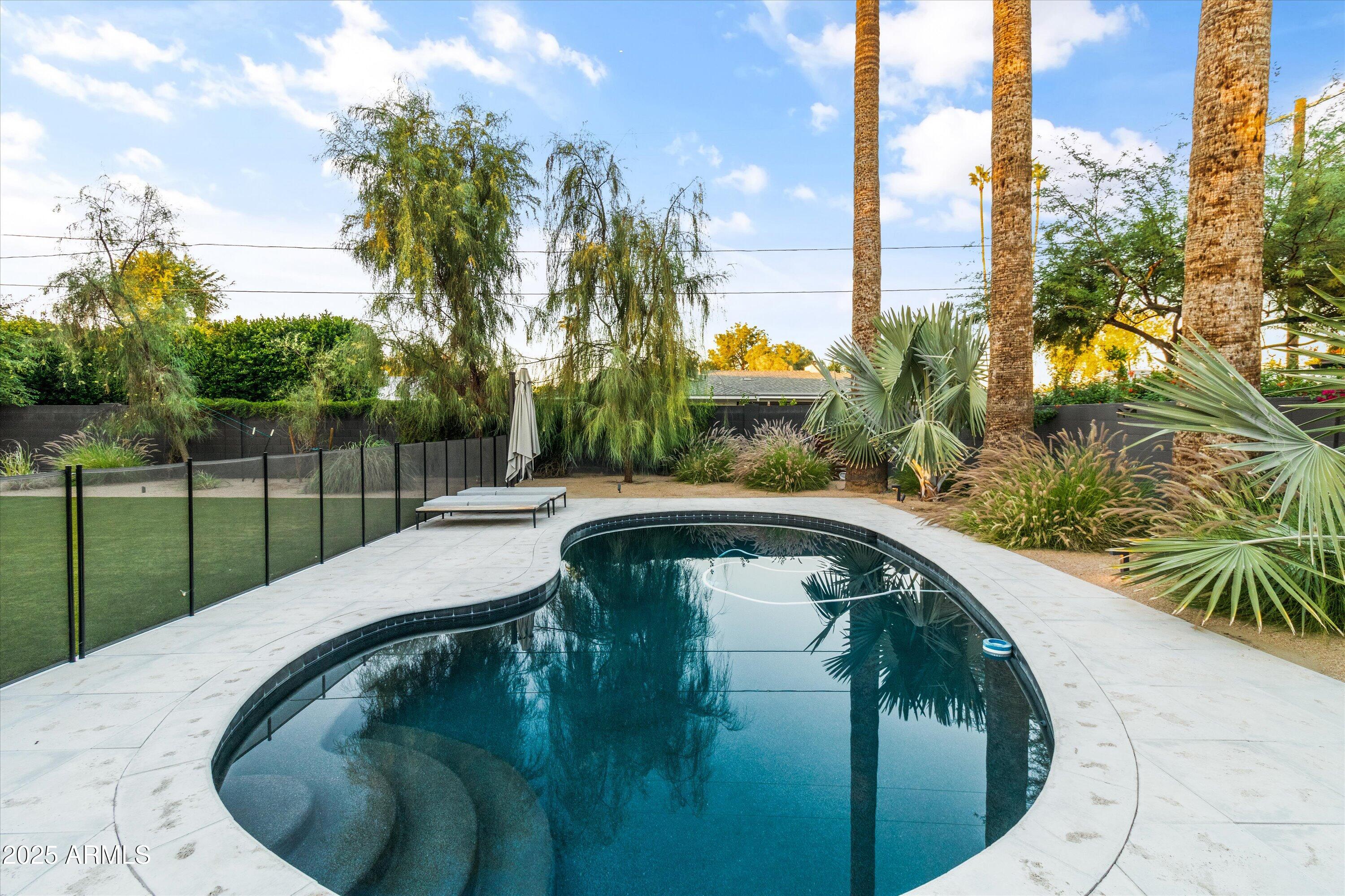 328 E WAGON WHEEL Drive