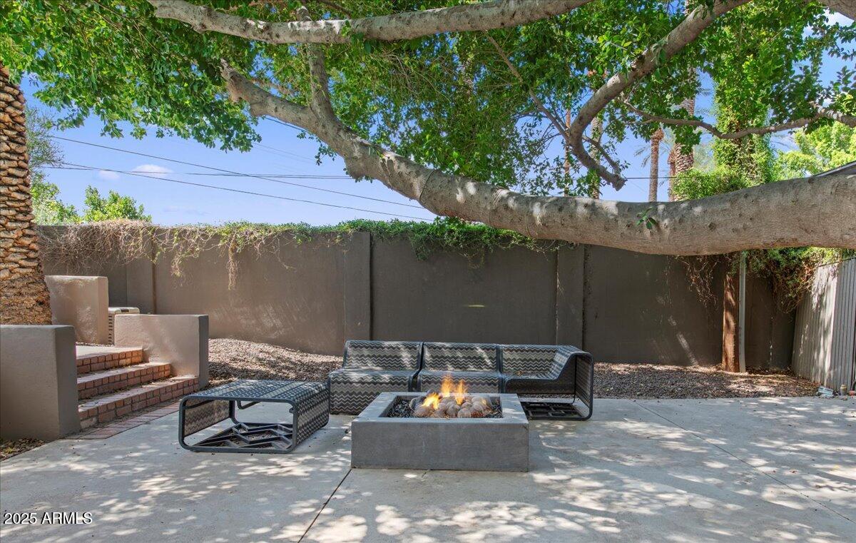 4721 E CALLE REDONDA